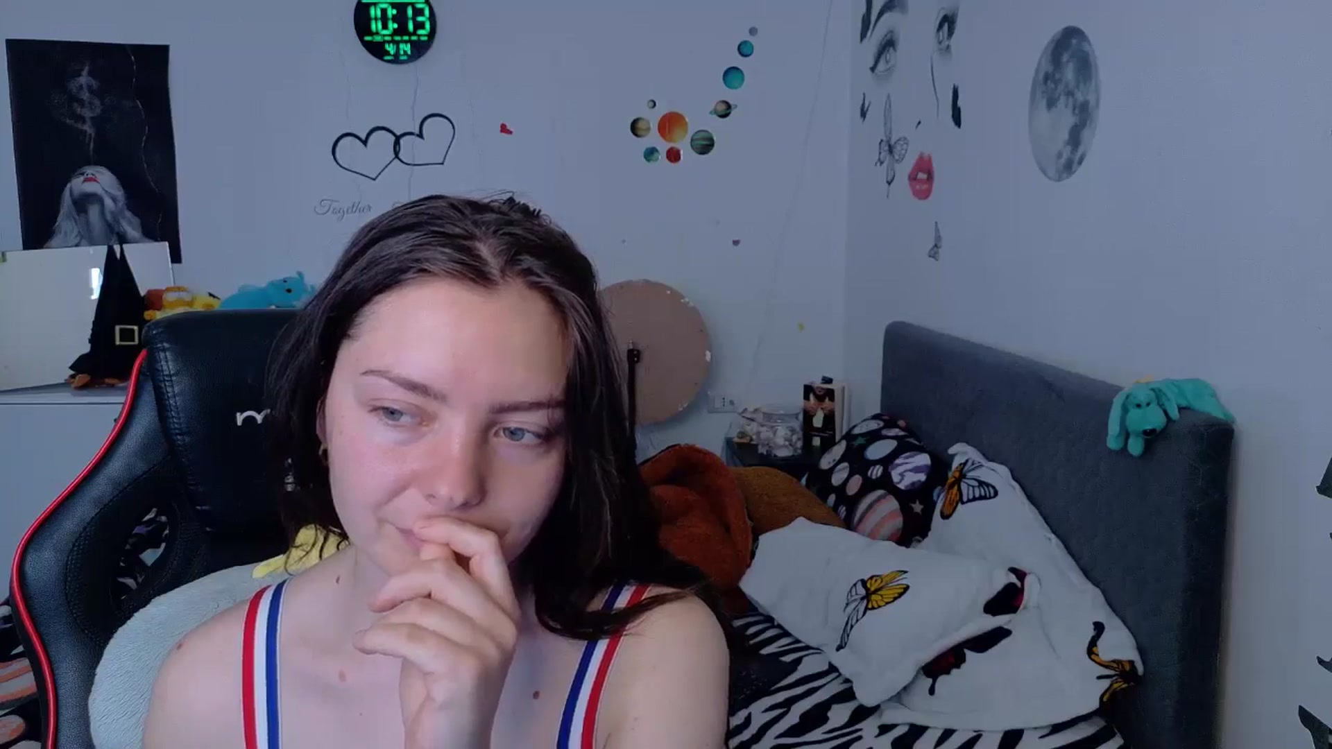 Gallery image thumbnail from YreneA's myfreecams stream on, 04/14/2026, 07:37 image 15 of 20