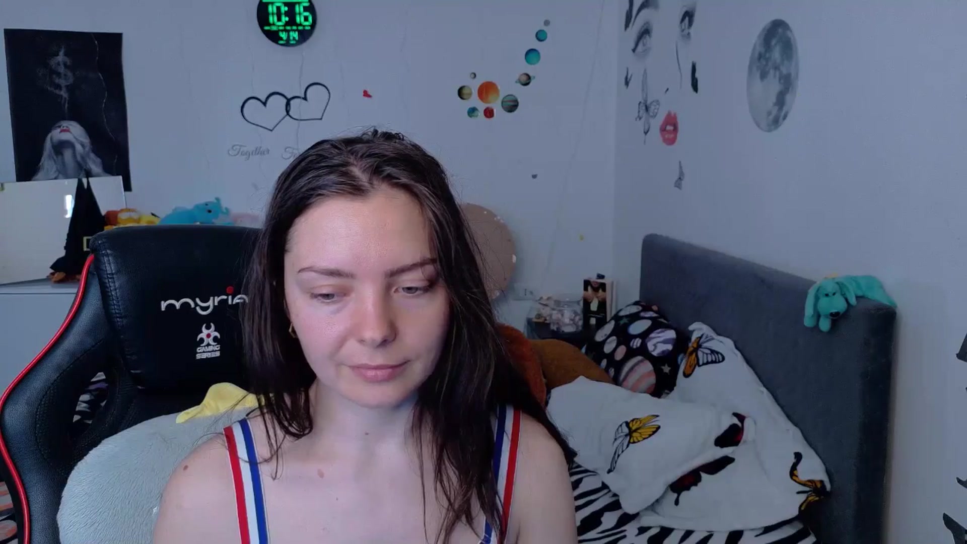 Gallery image thumbnail from YreneA's myfreecams stream on, 04/14/2026, 07:37 image 16 of 20