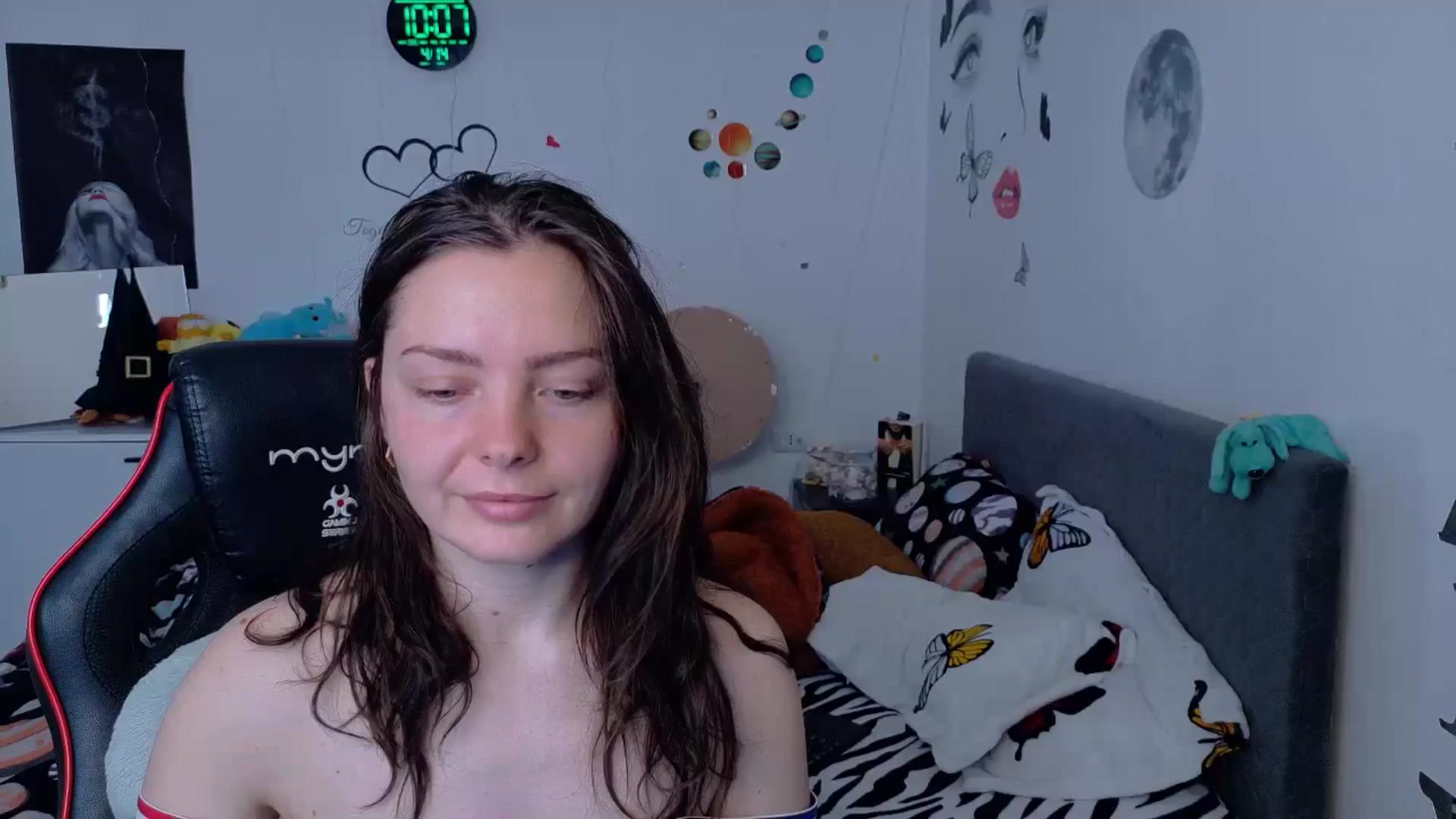 Gallery image thumbnail from YreneA's myfreecams stream on, 04/14/2026, 07:37 image 13 of 20