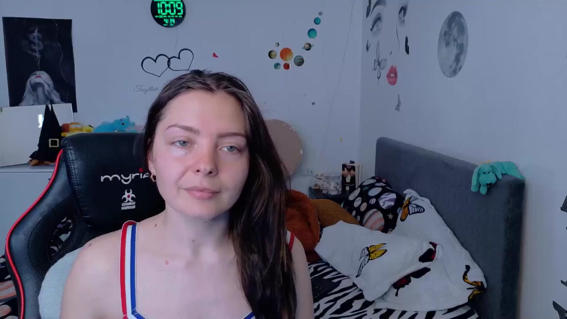 Gallery image thumbnail from YreneA's myfreecams stream on, 04/14/2026, 07:37 image 14 of 20