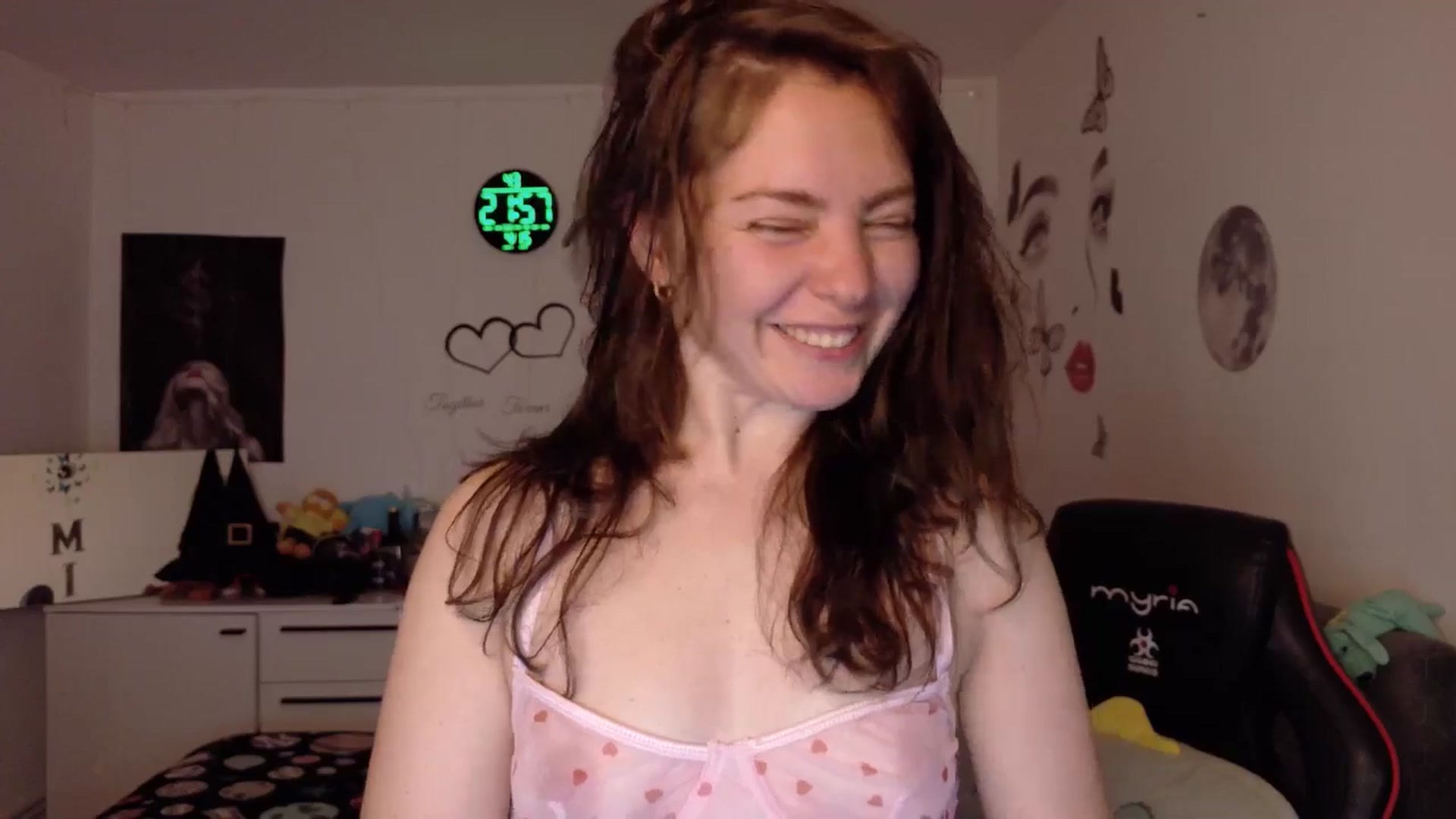Gallery image thumbnail from YreneA's myfreecams stream on, 04/15/2026, 19:15 image 3 of 20