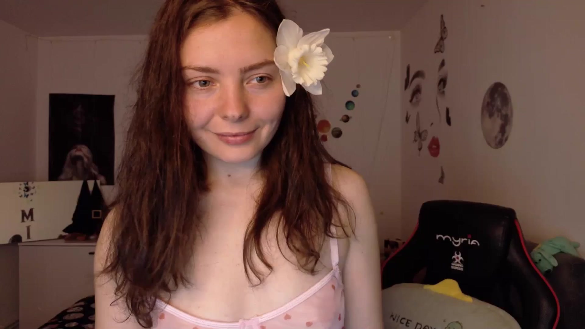 Gallery image thumbnail from YreneA's myfreecams stream on, 04/15/2026, 19:15 image 18 of 20