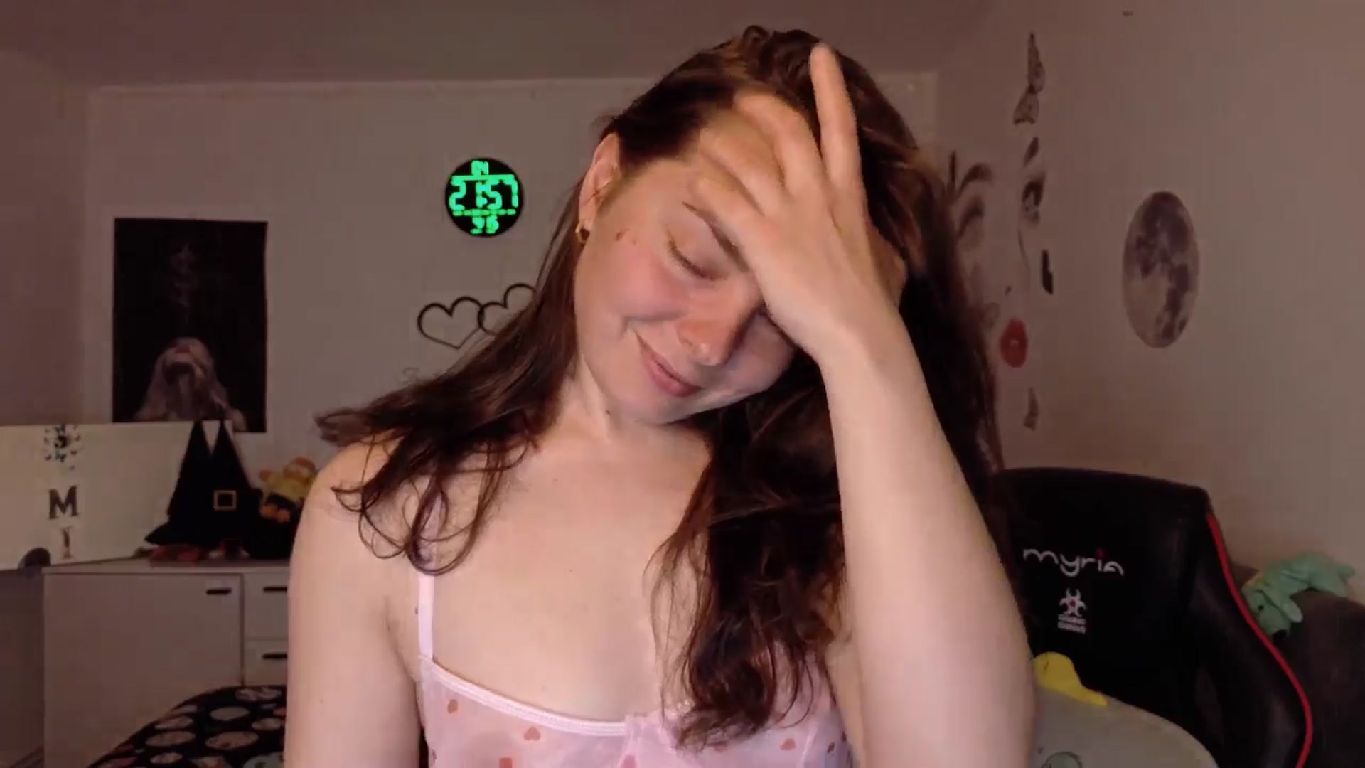 Gallery image thumbnail from YreneA's myfreecams stream on, 04/15/2026, 19:15 image 2 of 20