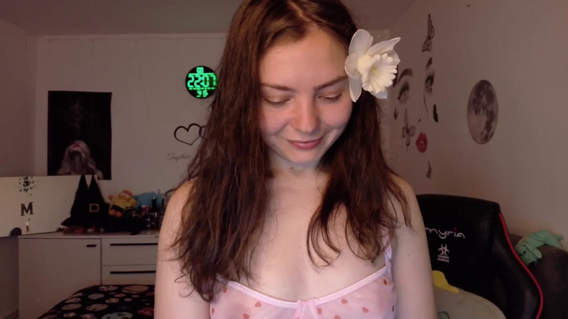 Gallery image thumbnail from YreneA's myfreecams stream on, 04/15/2026, 19:15 image 17 of 20