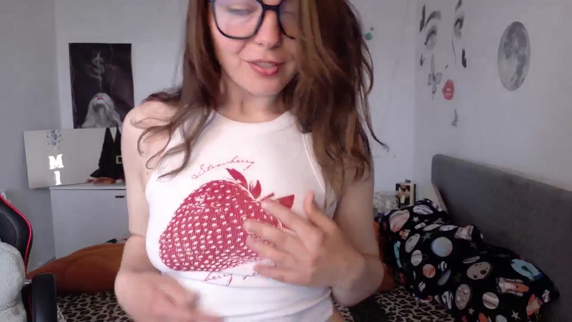 Gallery image thumbnail from YreneA's myfreecams stream on, 04/29/2026, 07:06 image 17 of 20