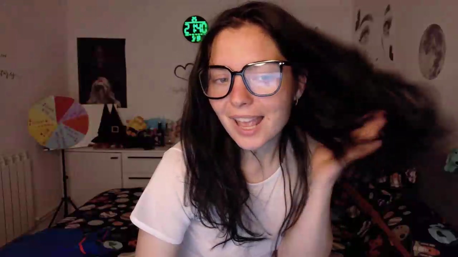 Gallery image thumbnail from YreneA's myfreecams stream on, 05/18/2026, 19:07 image 12 of 20