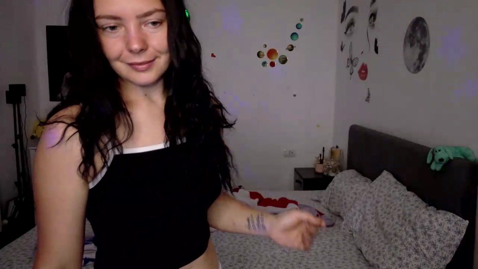 Gallery image thumbnail from YreneA's myfreecams stream on, 08/19/2026, 06:14 image 13 of 20