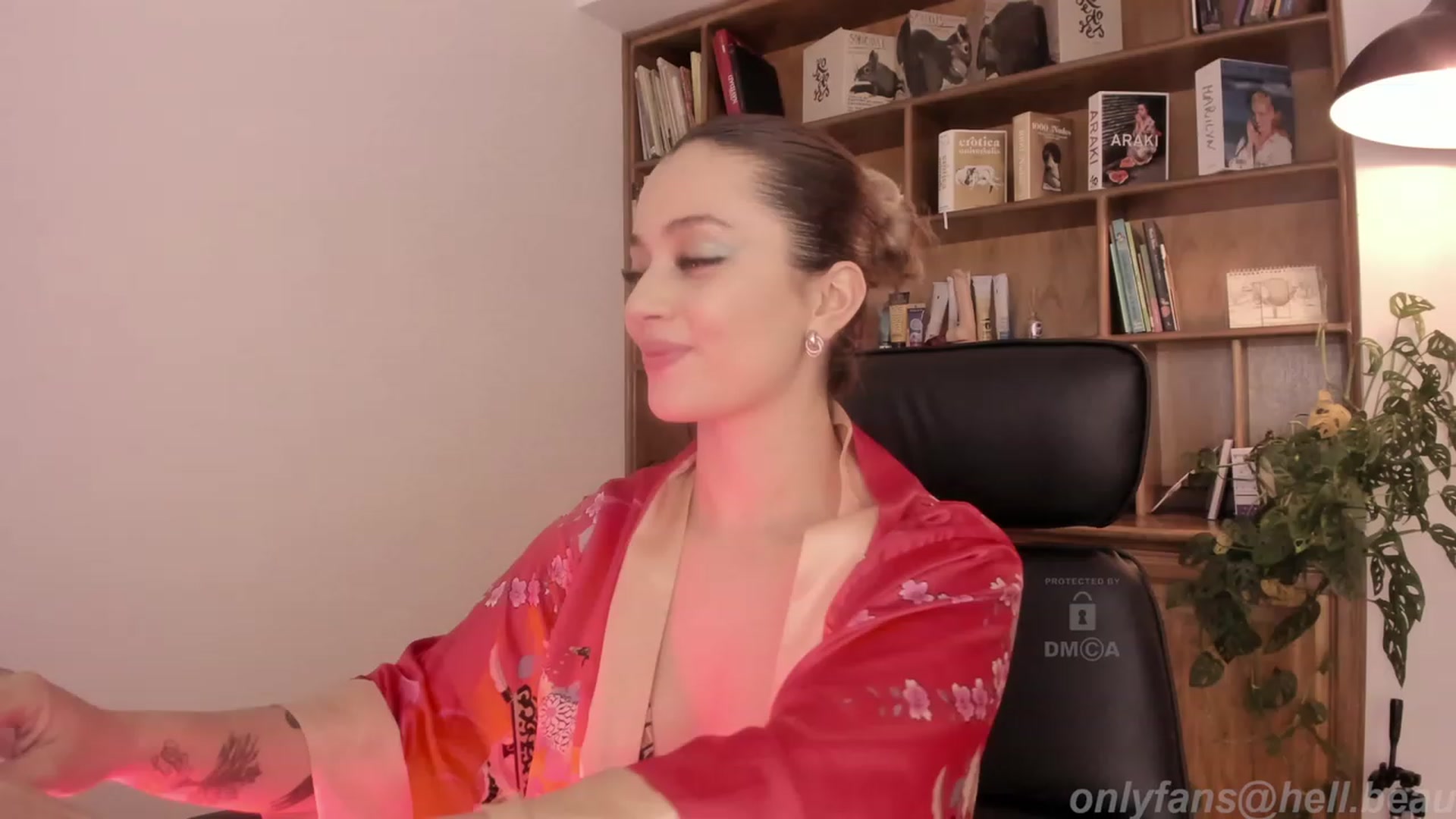 Gallery image thumbnail from Ysabeau's myfreecams stream on, 11/19/2022, 03:51 image 20 of 20