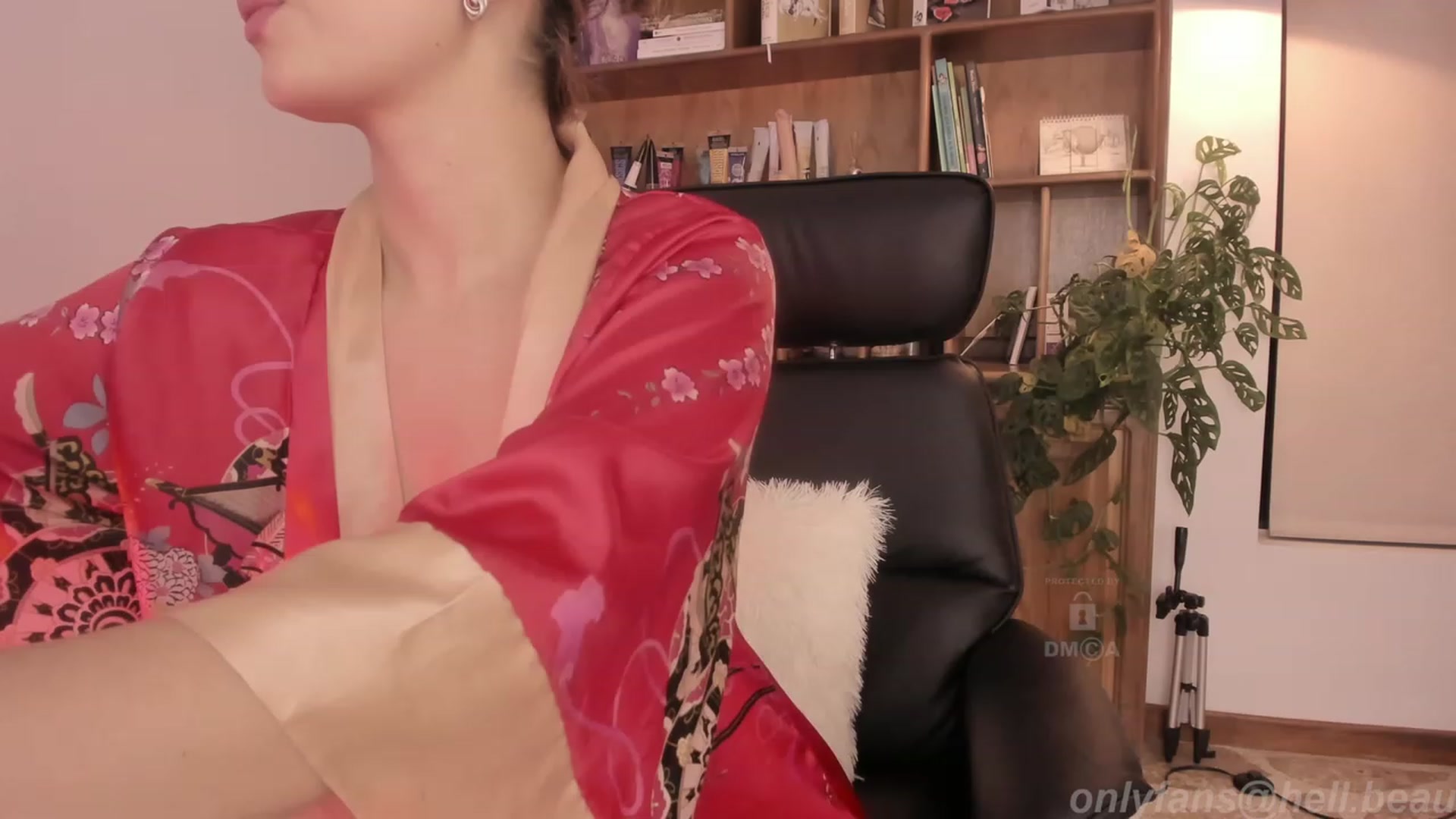 Gallery image thumbnail from Ysabeau's myfreecams stream on, 11/19/2022, 03:51 image 10 of 20