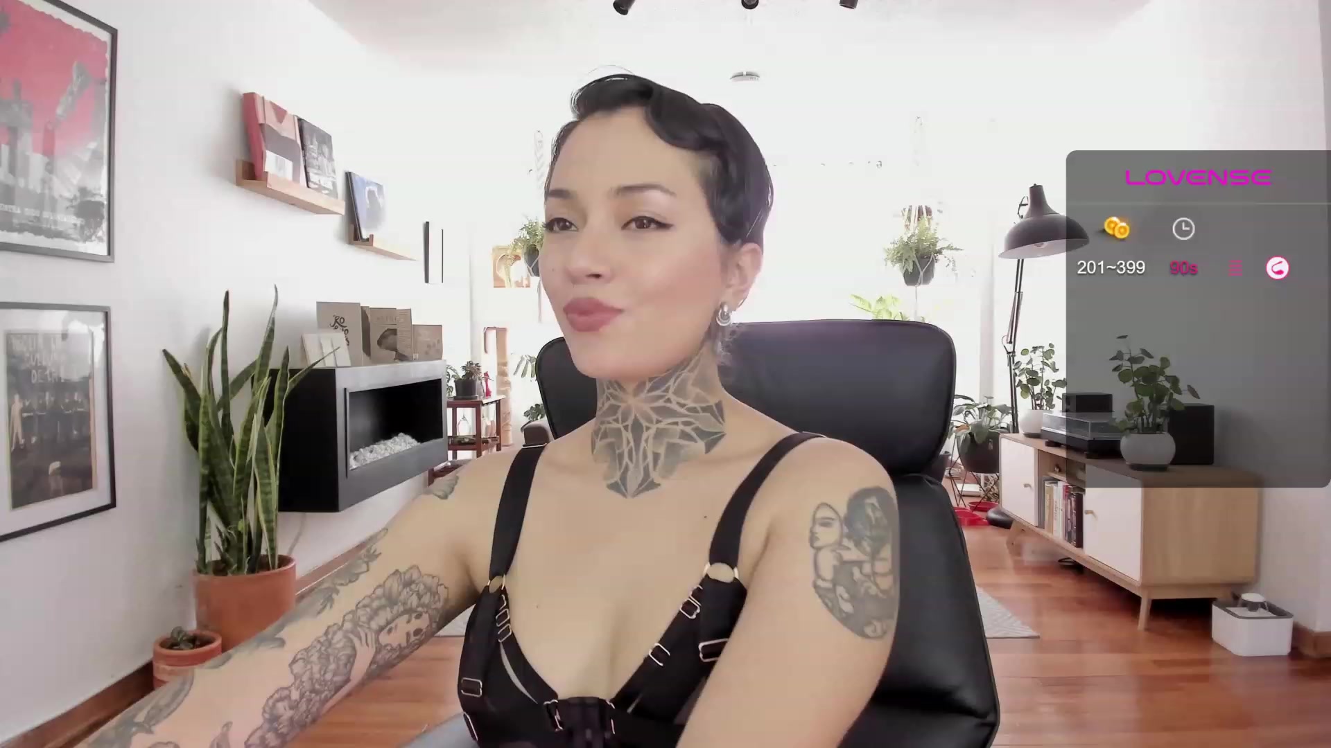 Gallery image thumbnail from Ysabeau's myfreecams stream on, 08/21/2023, 17:10 image 14 of 20