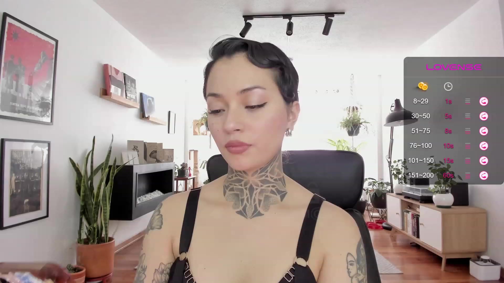 Gallery image thumbnail from Ysabeau's myfreecams stream on, 08/21/2023, 17:10 image 12 of 20