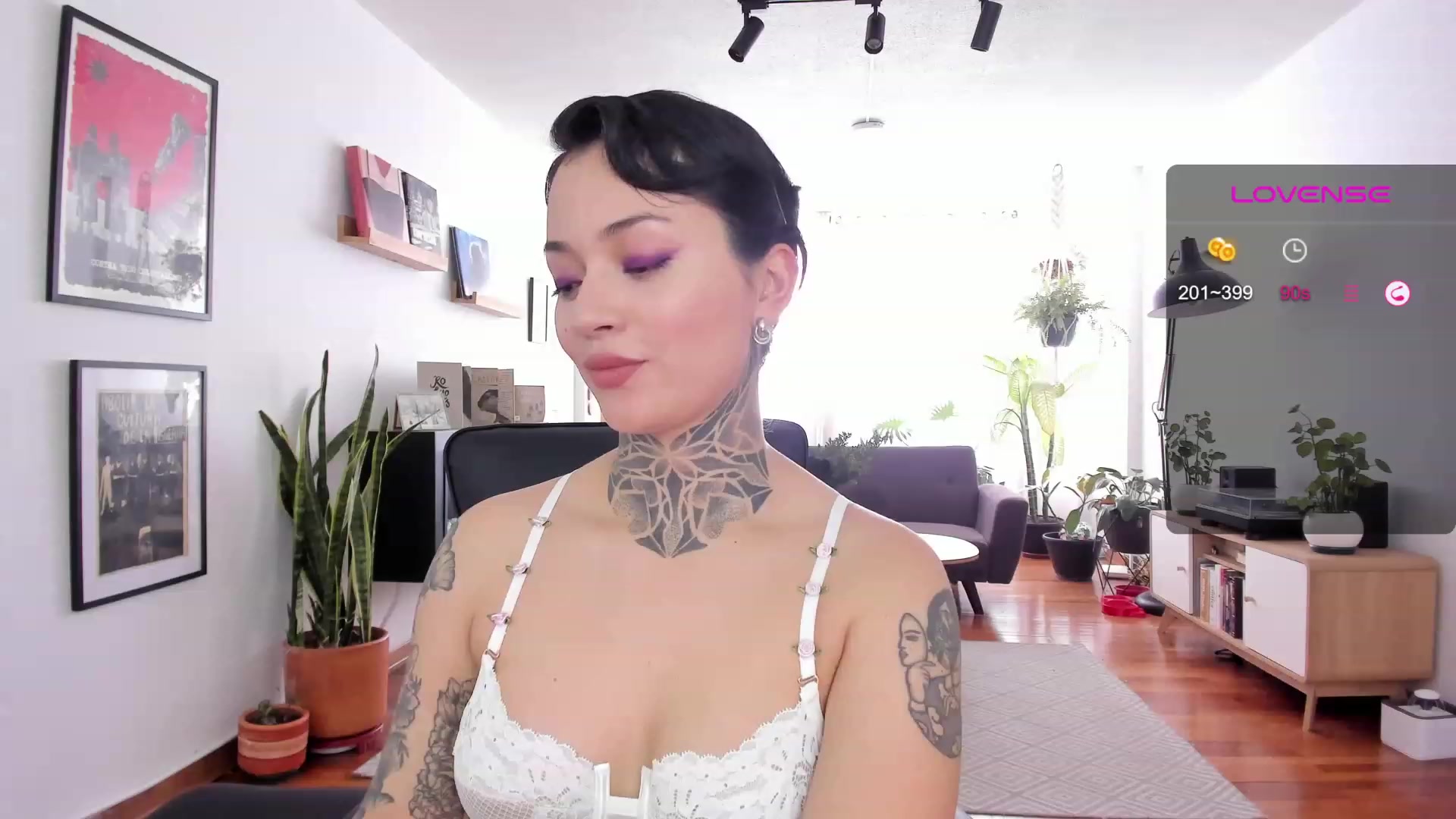 Gallery image thumbnail from Ysabeau's myfreecams stream on, 08/25/2023, 18:10 image 6 of 20