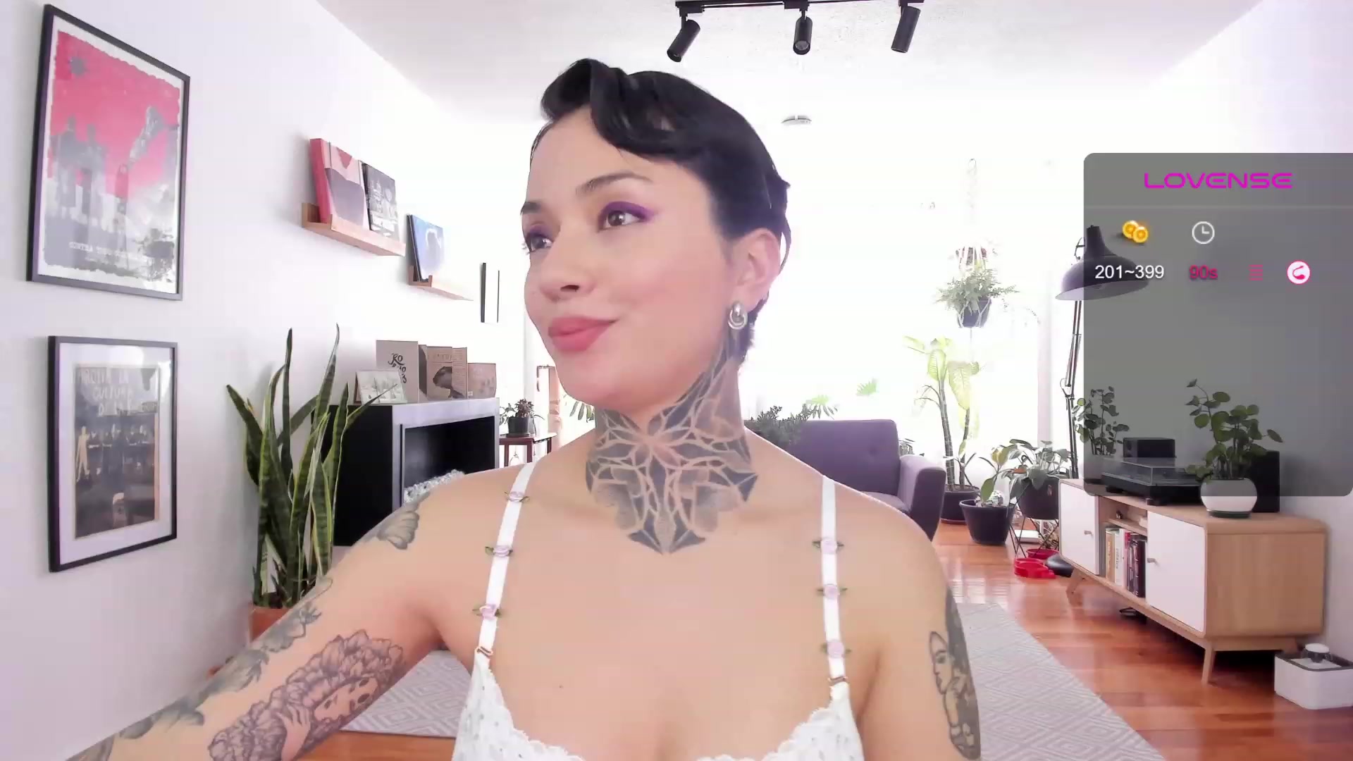 Gallery image thumbnail from Ysabeau's myfreecams stream on, 08/25/2023, 18:10 image 2 of 20