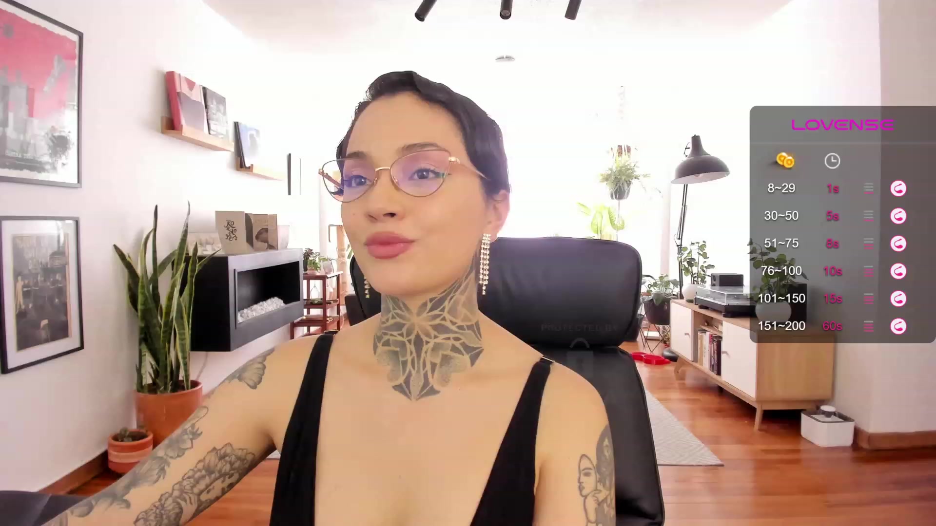 Gallery image thumbnail from Ysabeau's myfreecams stream on, 08/29/2023, 17:28 image 16 of 20