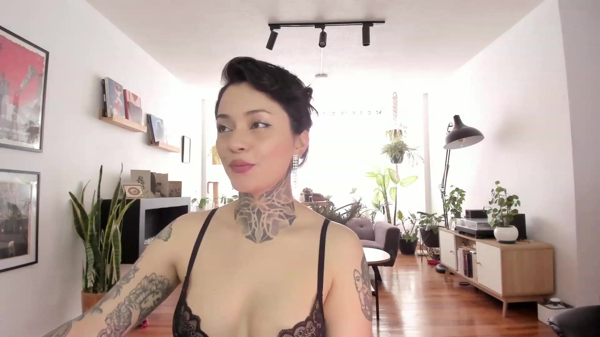 Gallery image thumbnail from Ysabeau's myfreecams stream on, 09/16/2023, 17:04 image 18 of 20