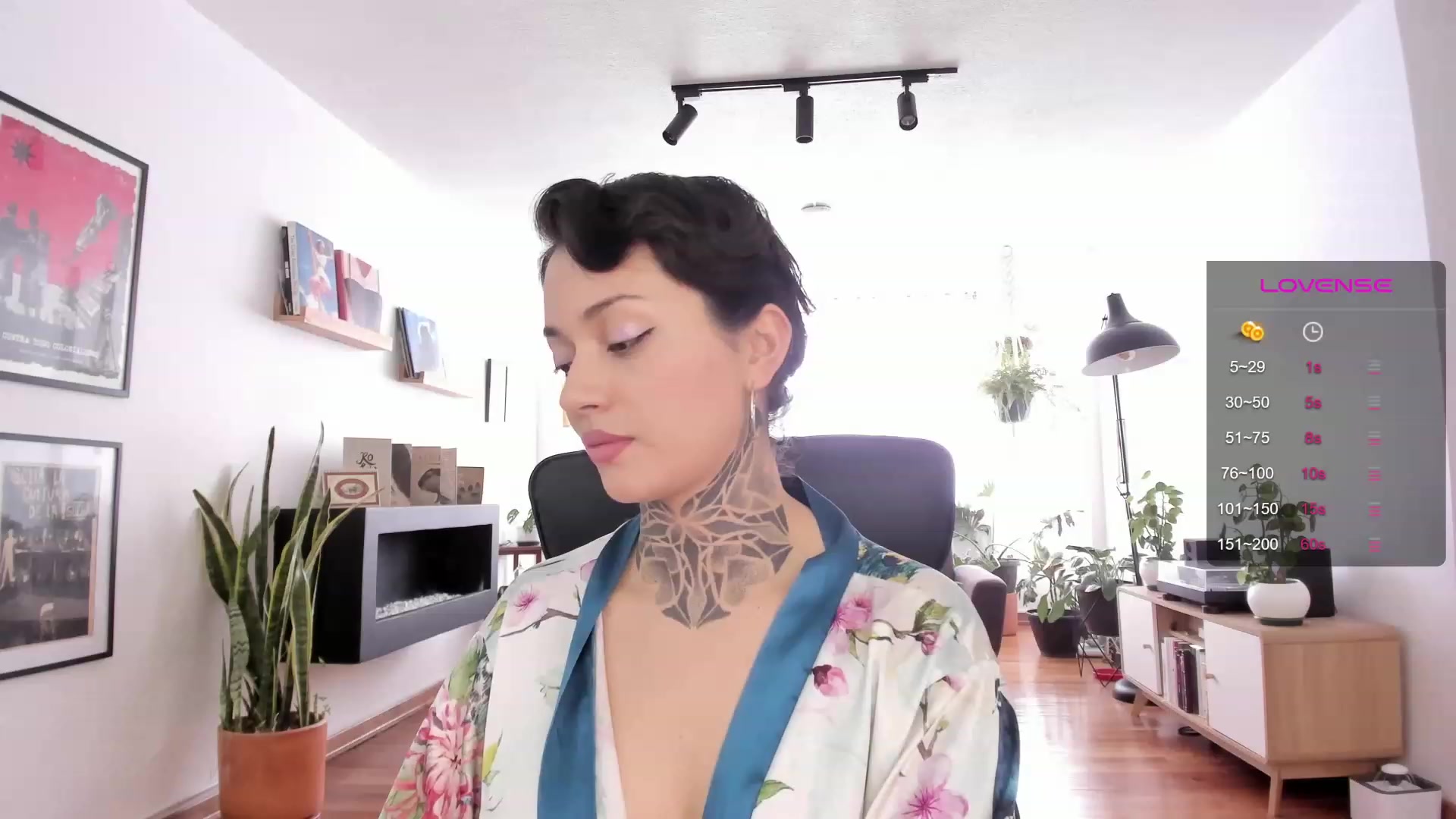 Gallery image thumbnail from Ysabeau's myfreecams stream on, 09/20/2023, 18:13 image 14 of 20