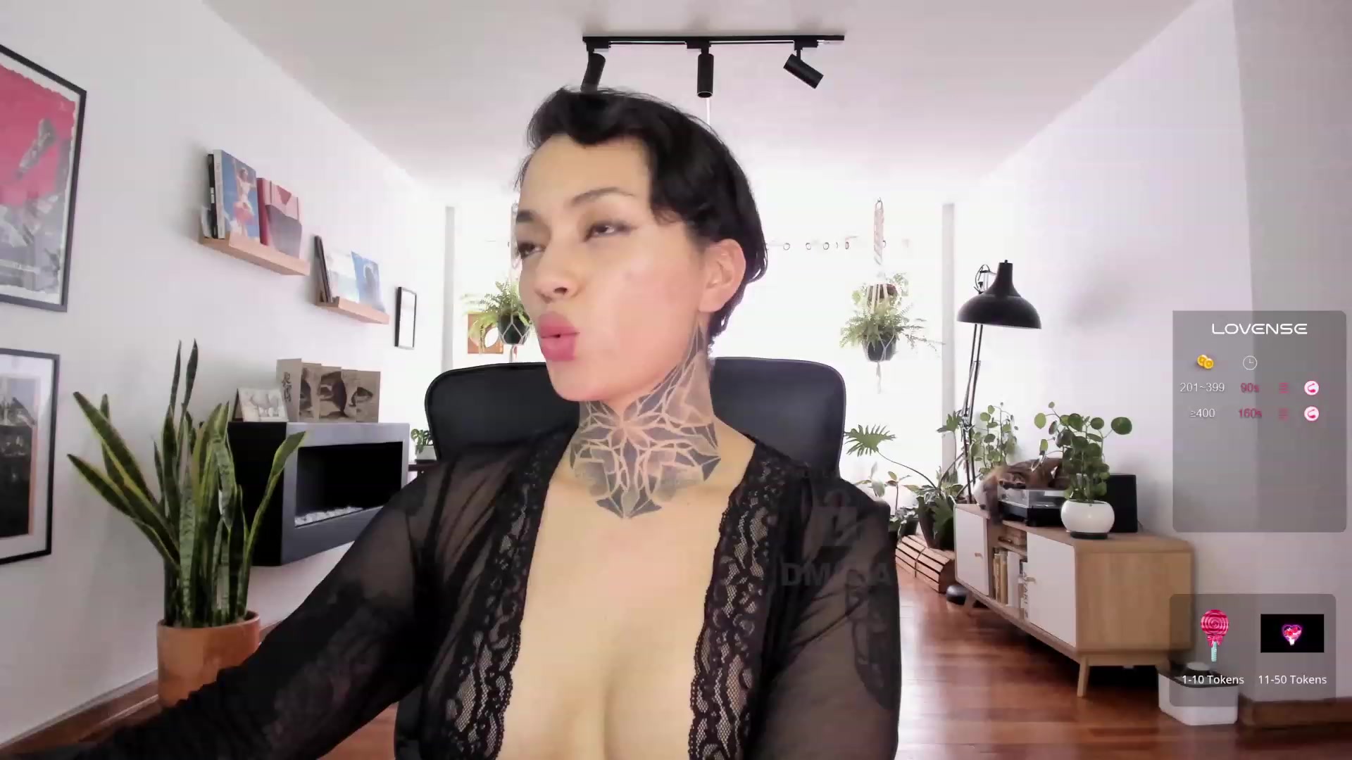 Gallery image thumbnail from Ysabeau's myfreecams stream on, 11/22/2023, 18:14 image 6 of 20