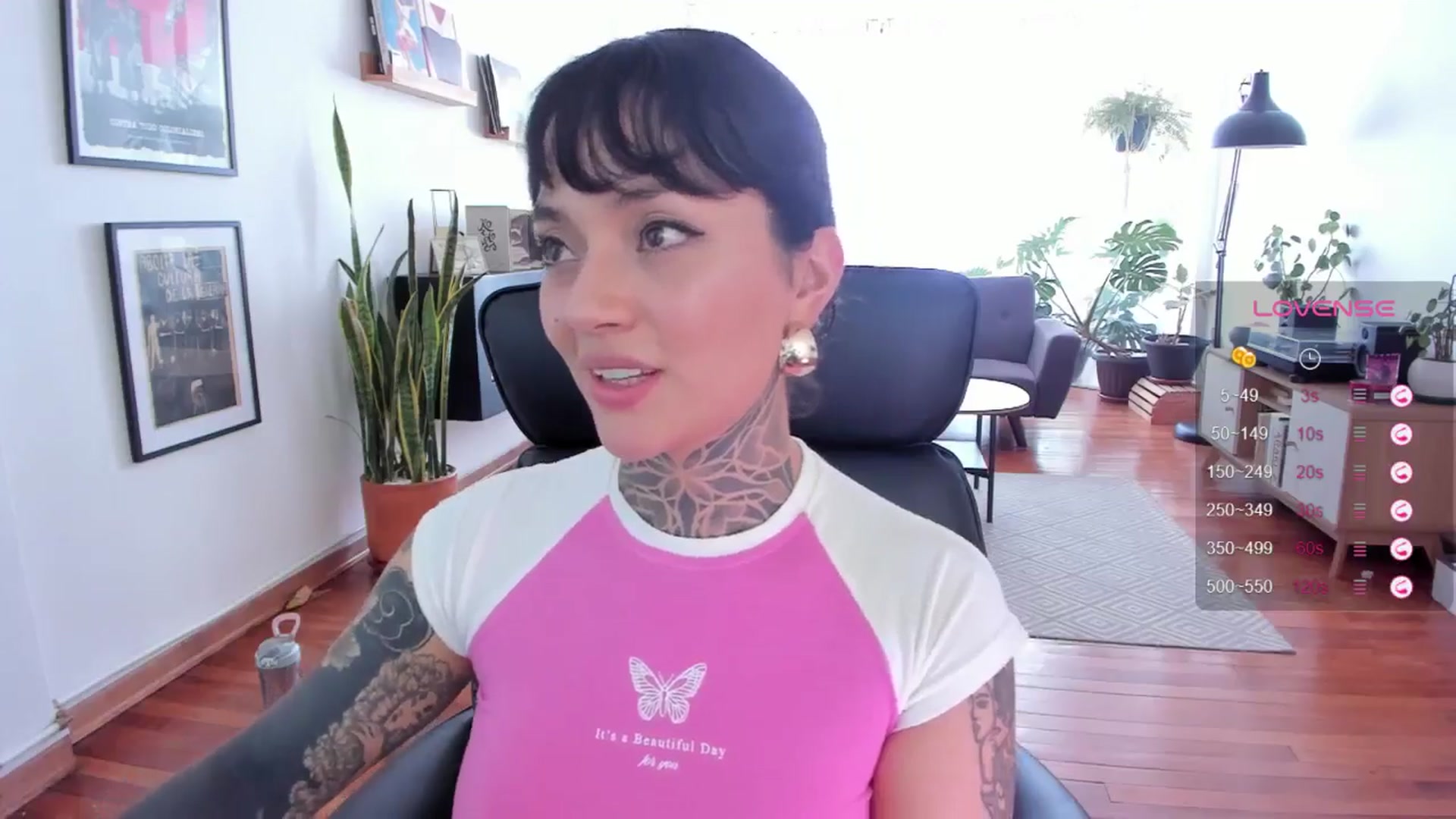 Gallery image thumbnail from Ysabeau's myfreecams stream on, 06/21/2024, 18:00 image 13 of 20
