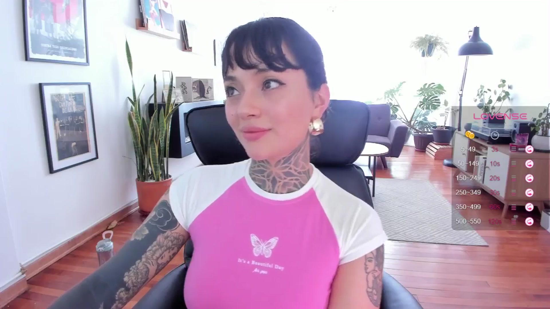 Gallery image thumbnail from Ysabeau's myfreecams stream on, 06/21/2024, 18:00 image 11 of 20