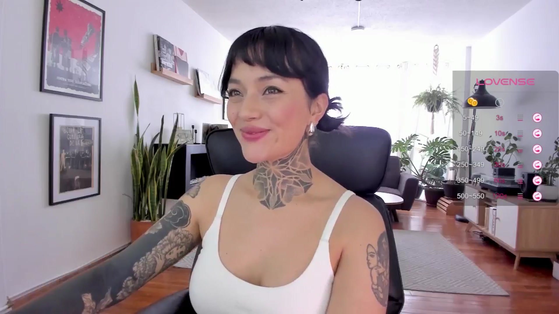 Gallery image thumbnail from Ysabeau's myfreecams stream on, 06/25/2024, 16:36 image 18 of 20