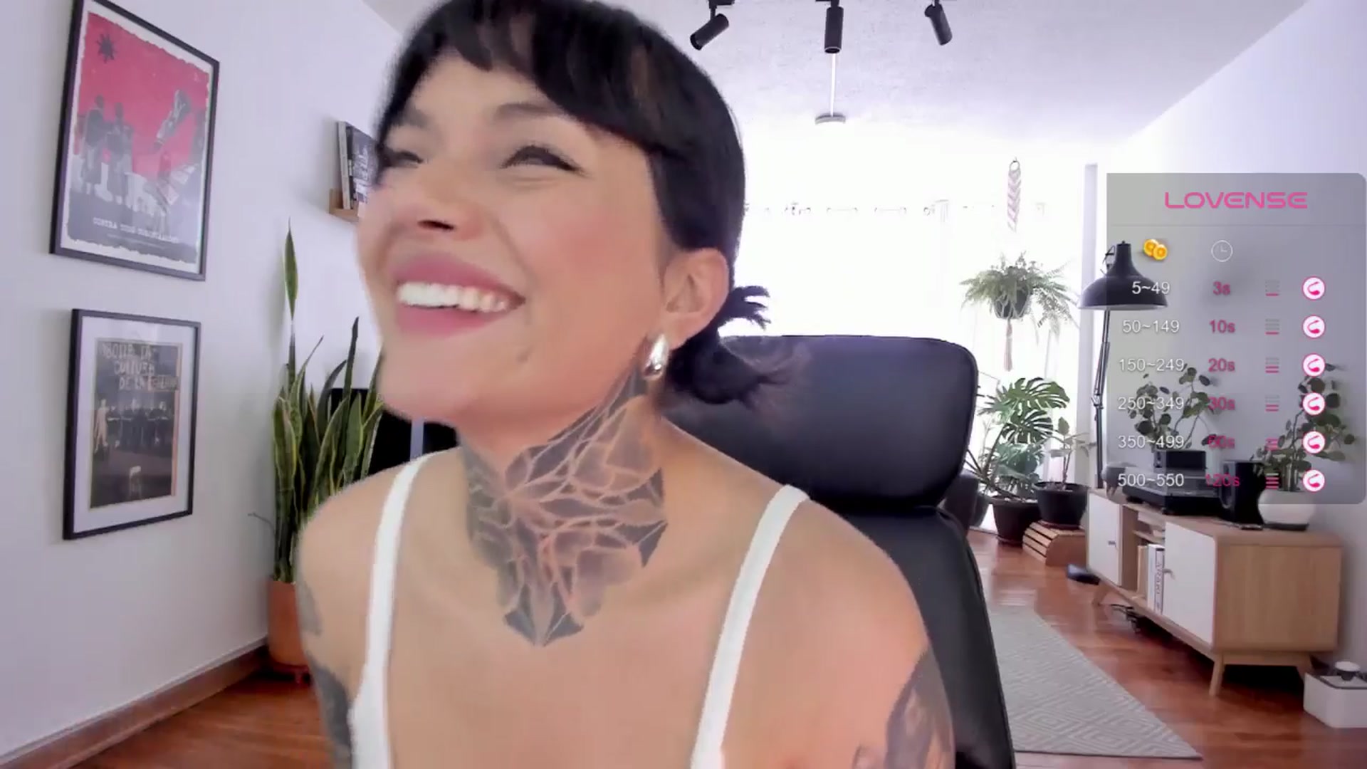 Gallery image thumbnail from Ysabeau's myfreecams stream on, 06/25/2024, 16:36 image 17 of 20