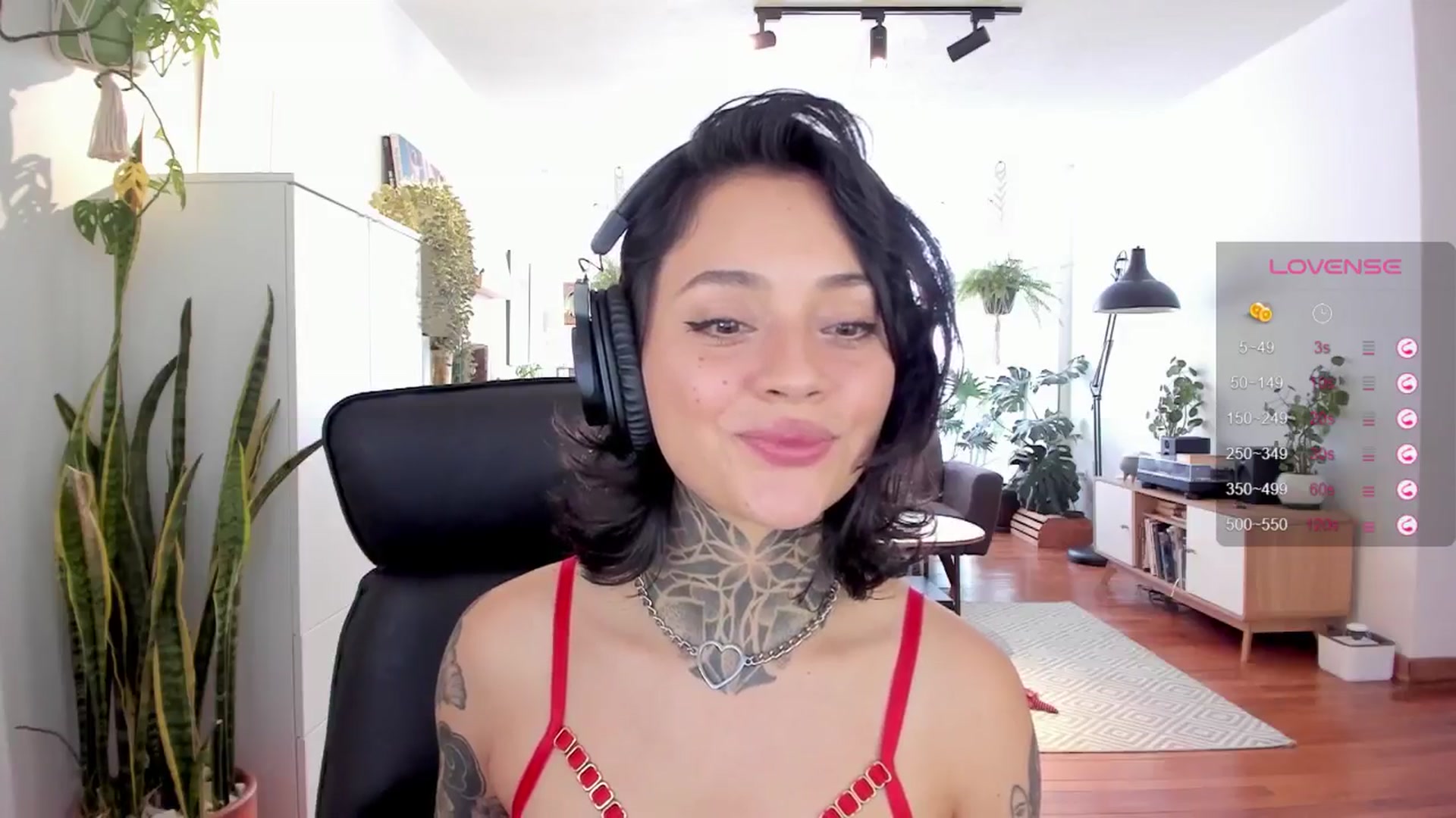 Gallery image thumbnail from Ysabeau's myfreecams stream on, 07/25/2024, 17:22 image 7 of 20