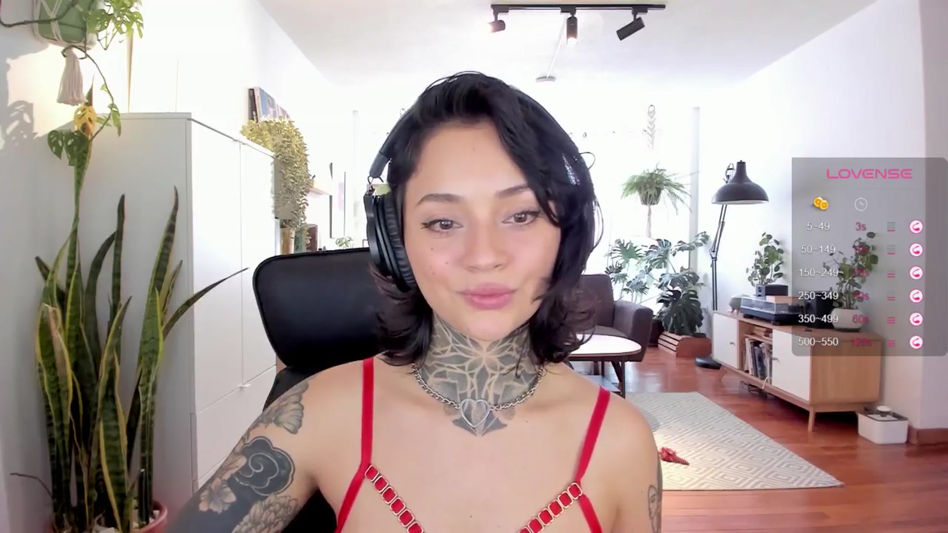 Gallery image thumbnail from Ysabeau's myfreecams stream on, 07/25/2024, 17:22 image 3 of 20