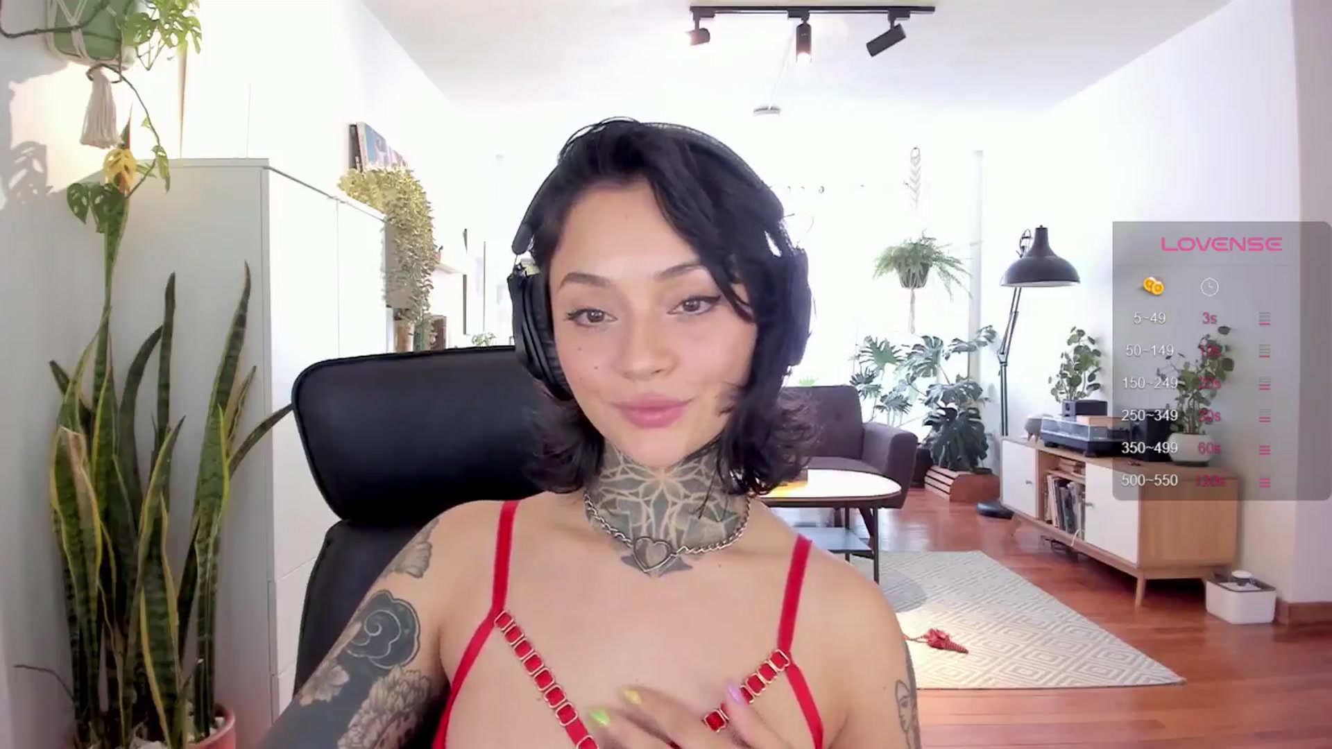 Gallery image thumbnail from Ysabeau's myfreecams stream on, 07/25/2024, 17:22 image 10 of 20