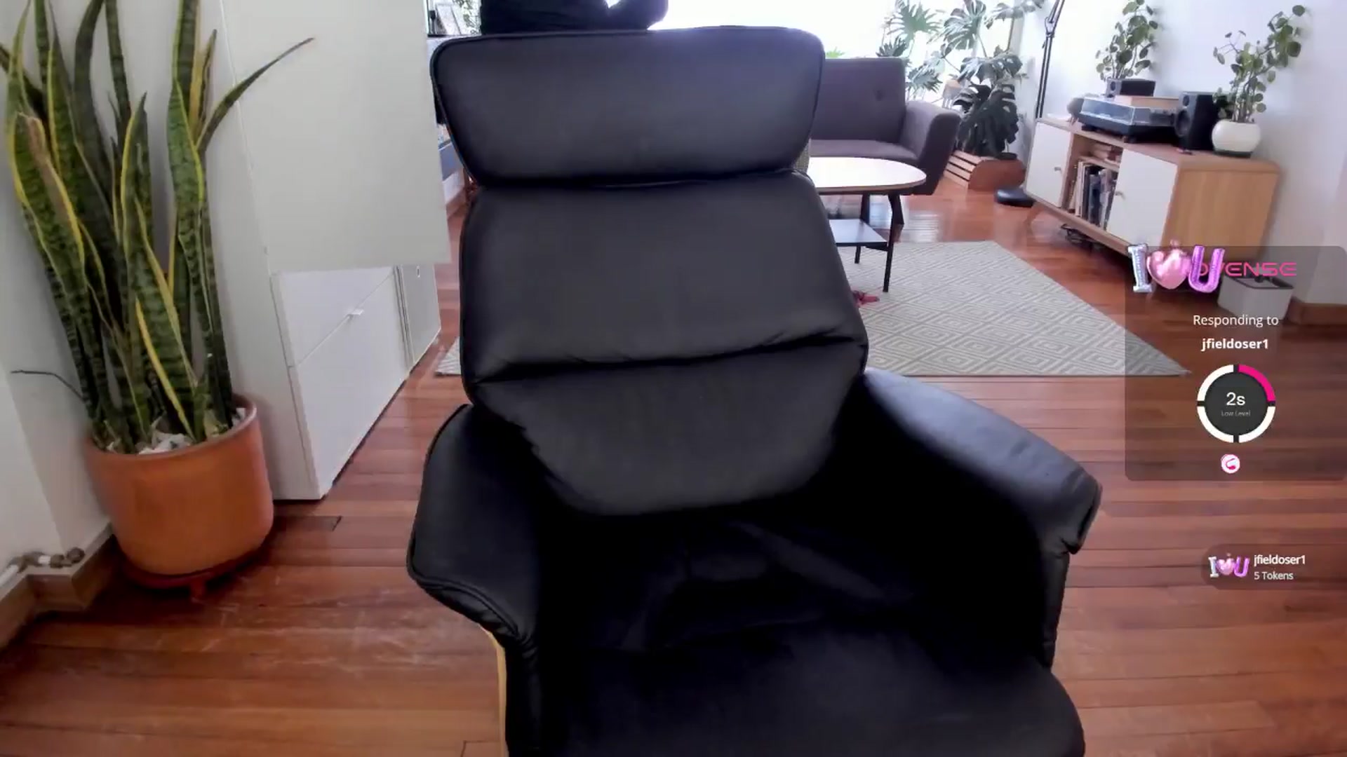 Gallery image thumbnail from Ysabeau's myfreecams stream on, 07/27/2024, 17:15 image 10 of 20