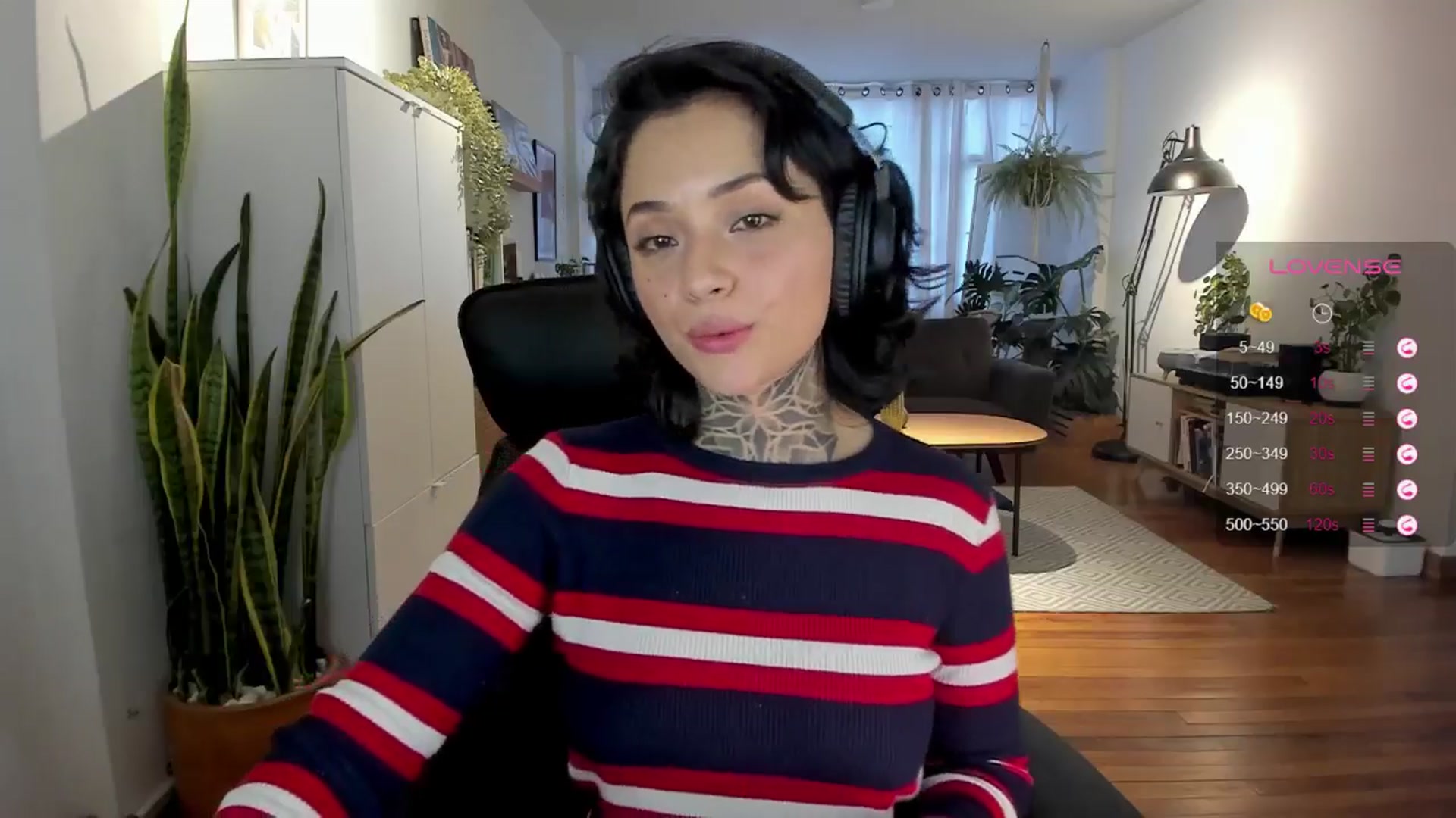 Gallery image thumbnail from Ysabeau's myfreecams stream on, 08/05/2024, 23:20 image 16 of 20