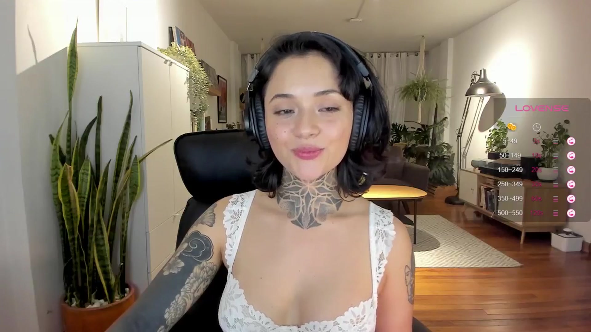 Gallery image thumbnail from Ysabeau's myfreecams stream on, 08/06/2024, 24:05 image 18 of 20