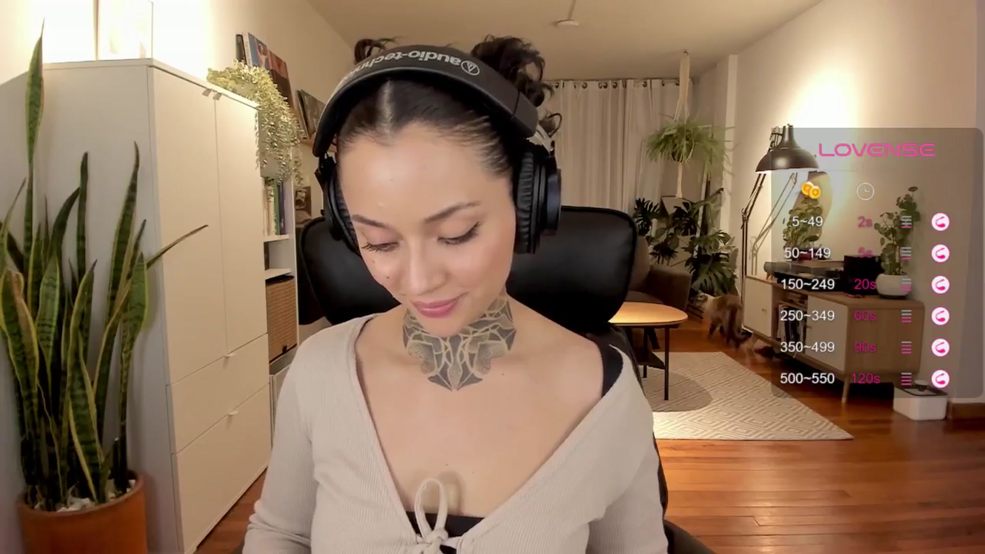 Gallery image thumbnail from Ysabeau's myfreecams stream on, 08/08/2024, 01:22 image 19 of 20
