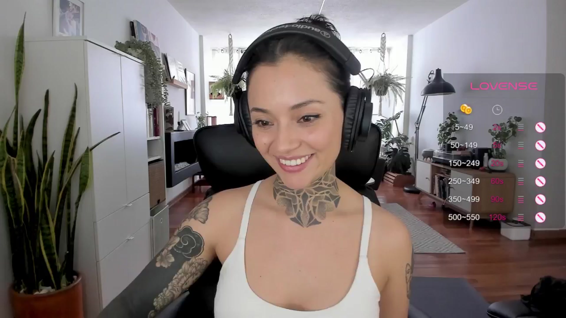 Gallery image thumbnail from Ysabeau's myfreecams stream on, 08/12/2024, 23:08 image 4 of 20