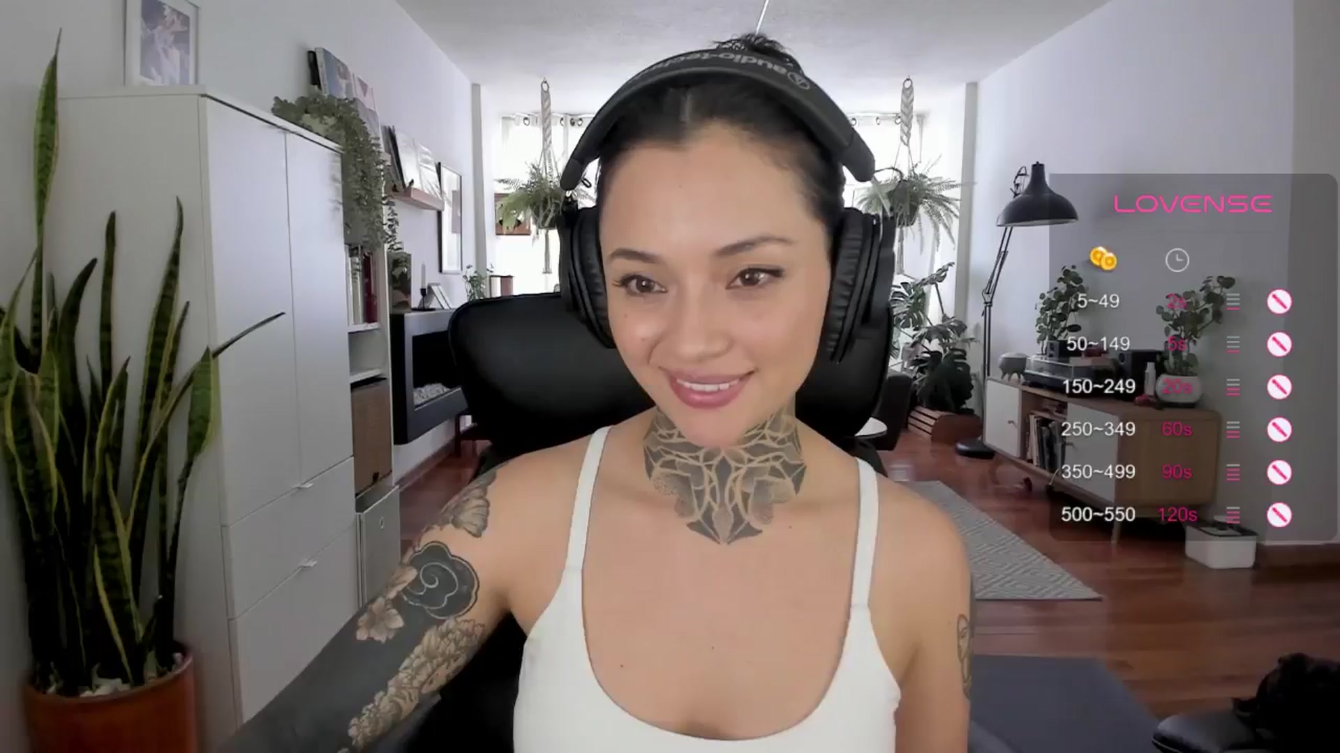 Gallery image thumbnail from Ysabeau's myfreecams stream on, 08/12/2024, 23:08 image 5 of 20