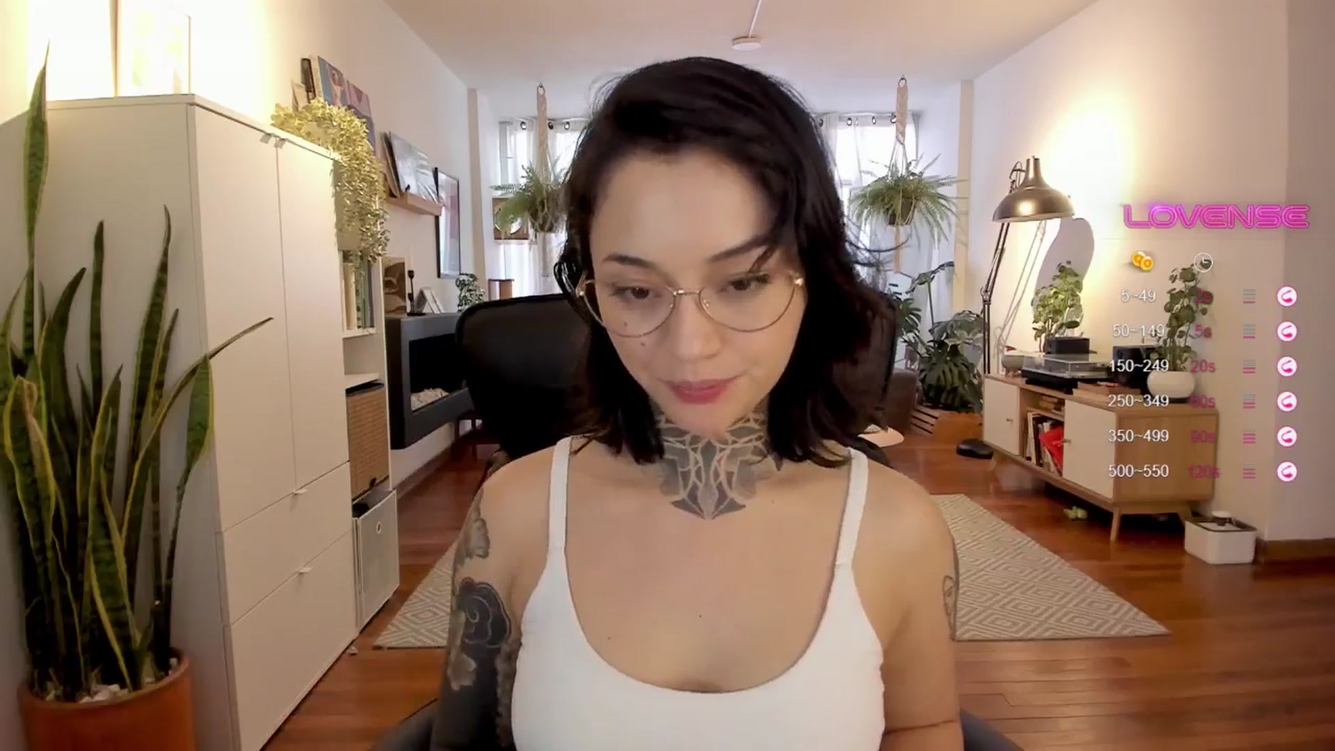 Gallery image thumbnail from Ysabeau's myfreecams stream on, 08/18/2024, 23:50 image 5 of 20
