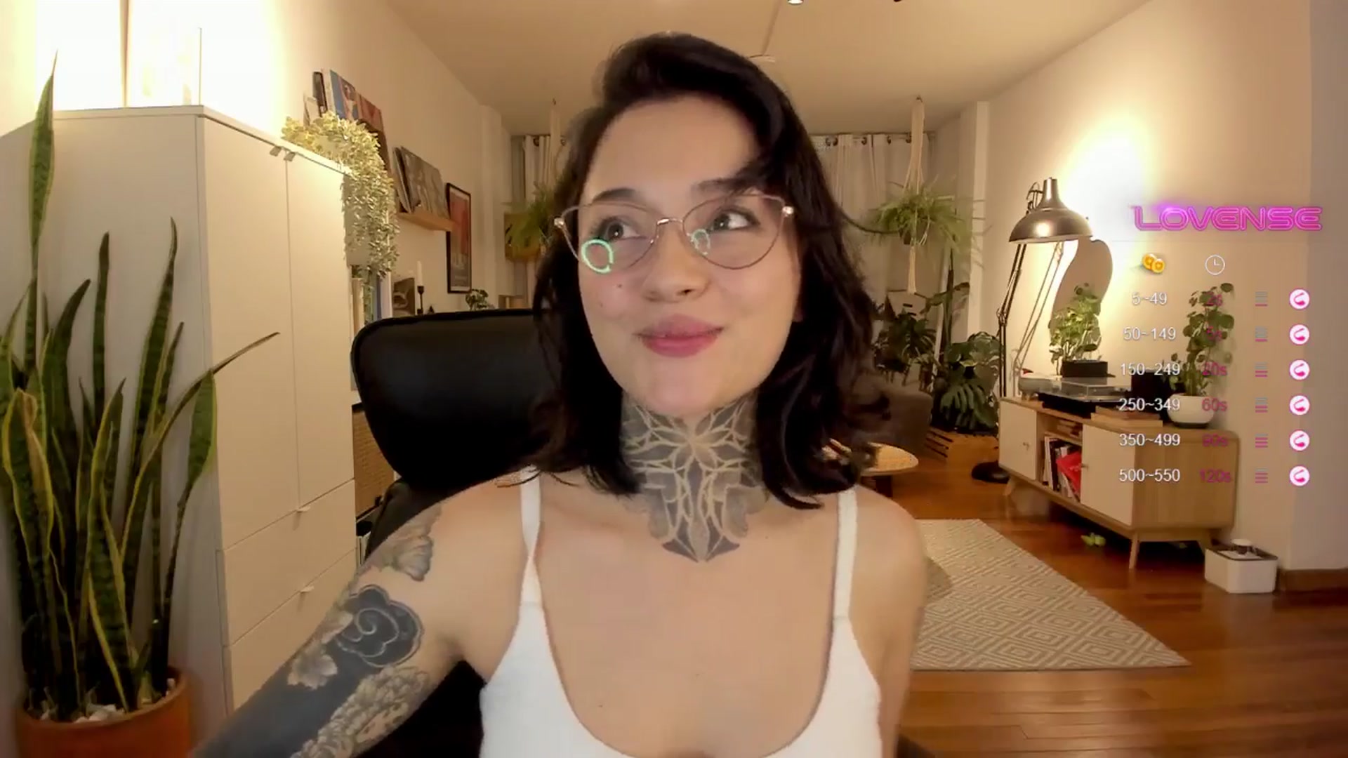 Gallery image thumbnail from Ysabeau's myfreecams stream on, 08/19/2024, 24:27 image 7 of 20