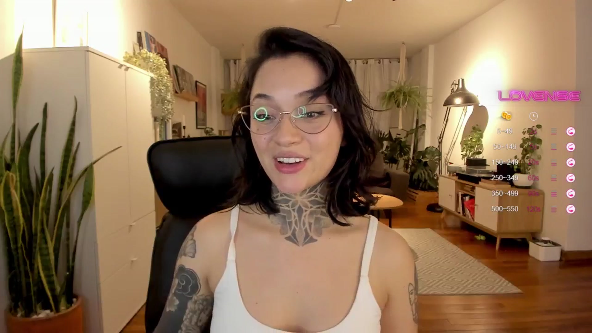 Gallery image thumbnail from Ysabeau's myfreecams stream on, 08/19/2024, 24:27 image 8 of 20