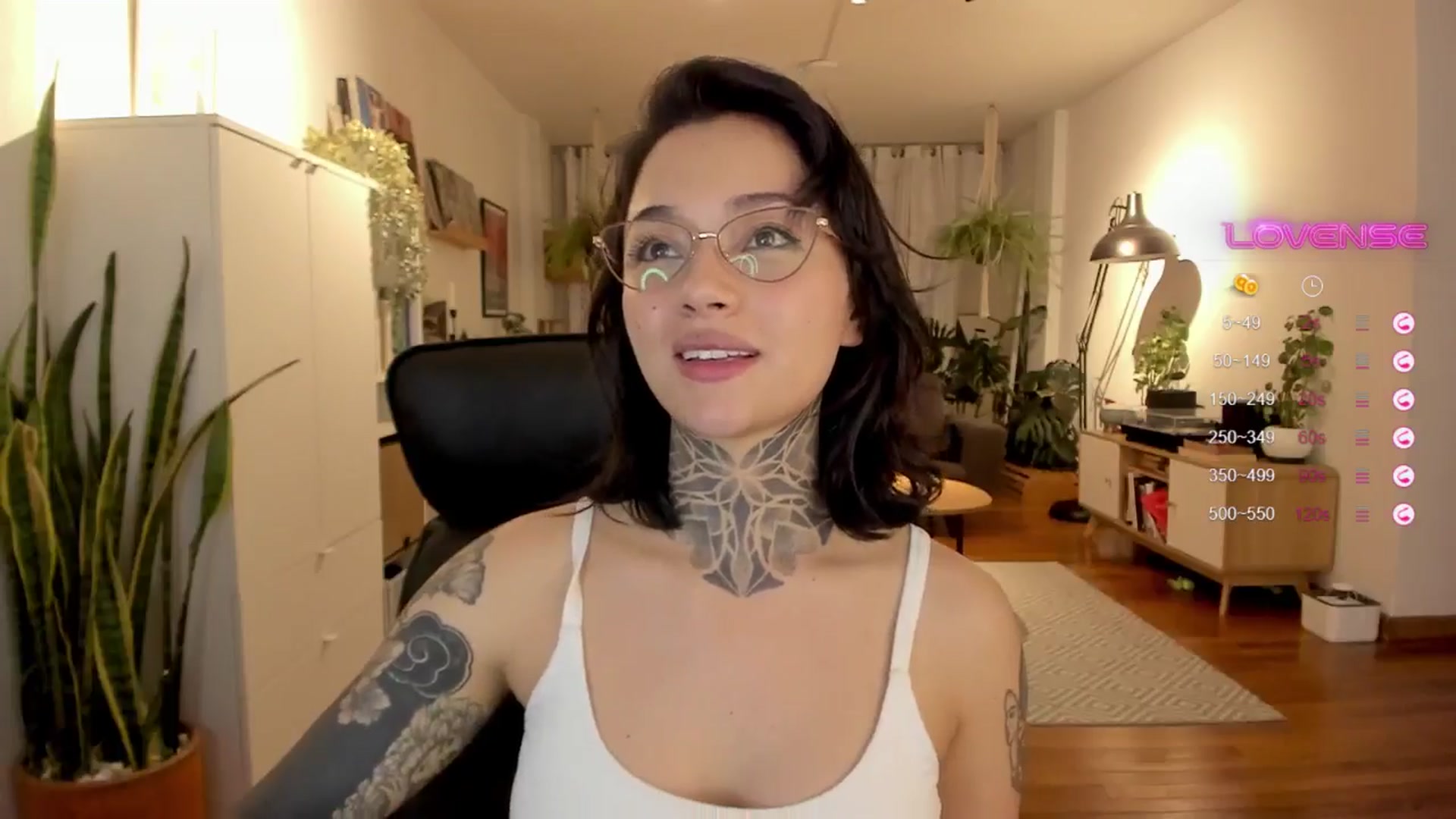 Gallery image thumbnail from Ysabeau's myfreecams stream on, 08/19/2024, 24:27 image 6 of 20