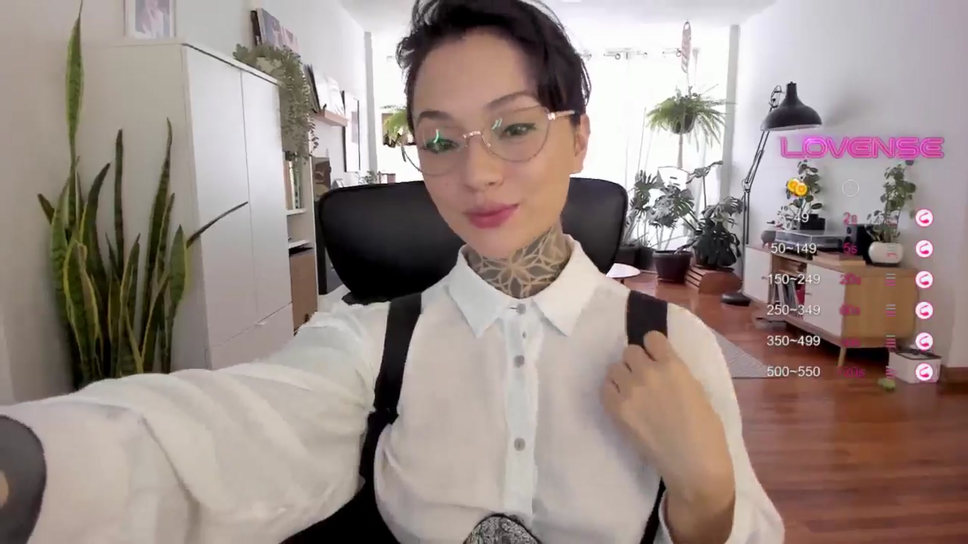 Gallery image thumbnail from Ysabeau's myfreecams stream on, 08/25/2024, 18:03 image 5 of 20