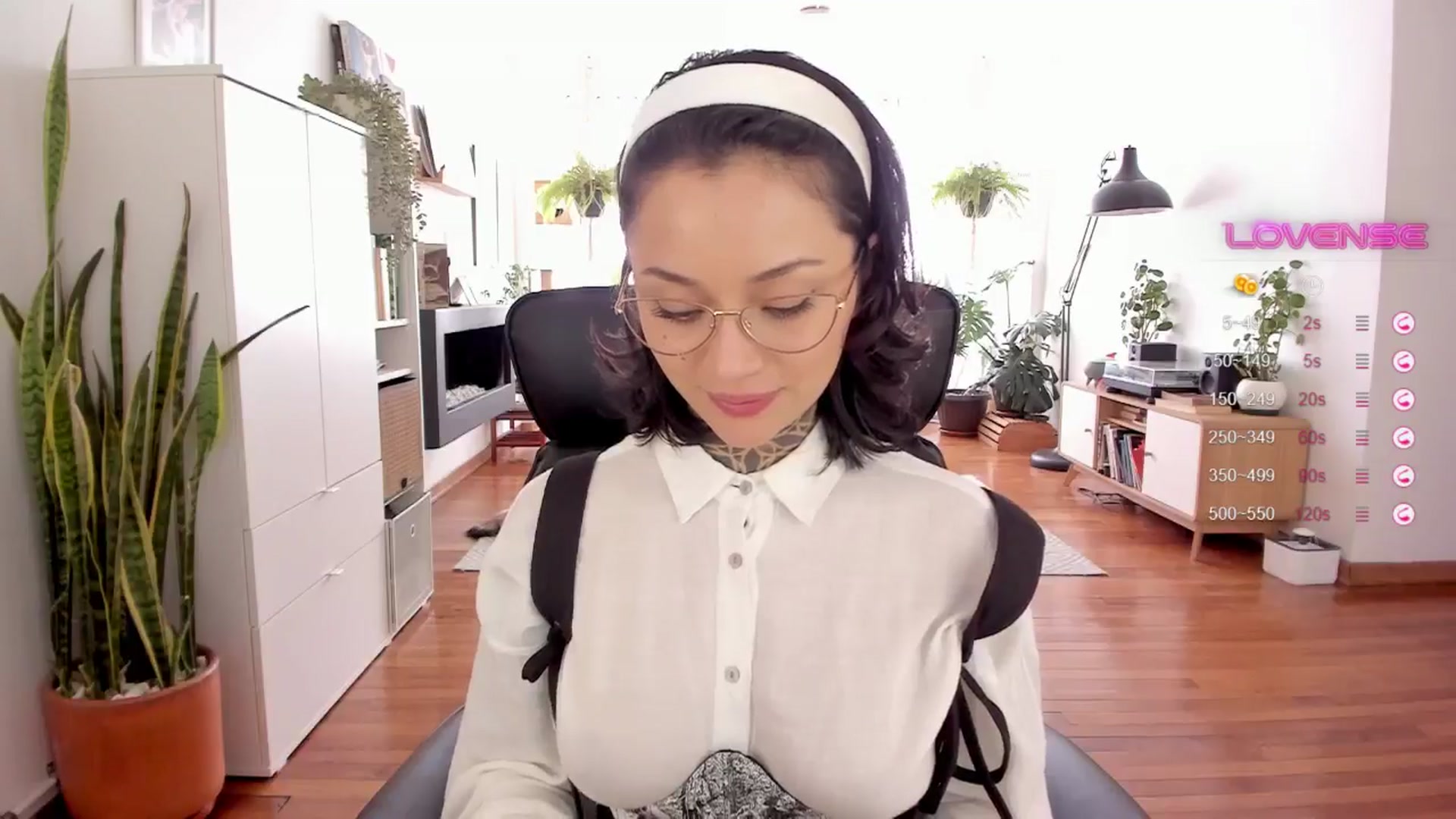 Gallery image thumbnail from Ysabeau's myfreecams stream on, 08/25/2024, 20:42 image 11 of 20