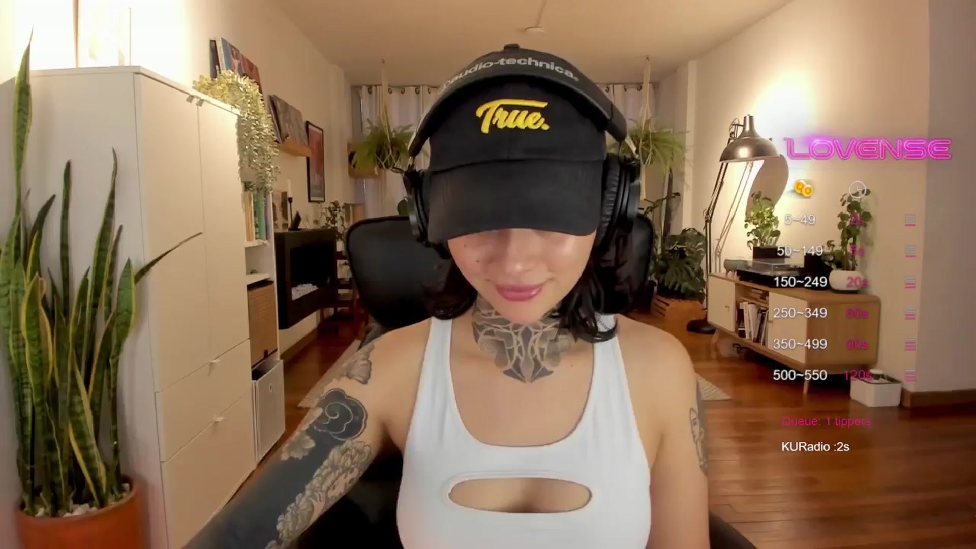 Gallery image thumbnail from Ysabeau's myfreecams stream on, 08/29/2024, 23:37 image 19 of 20