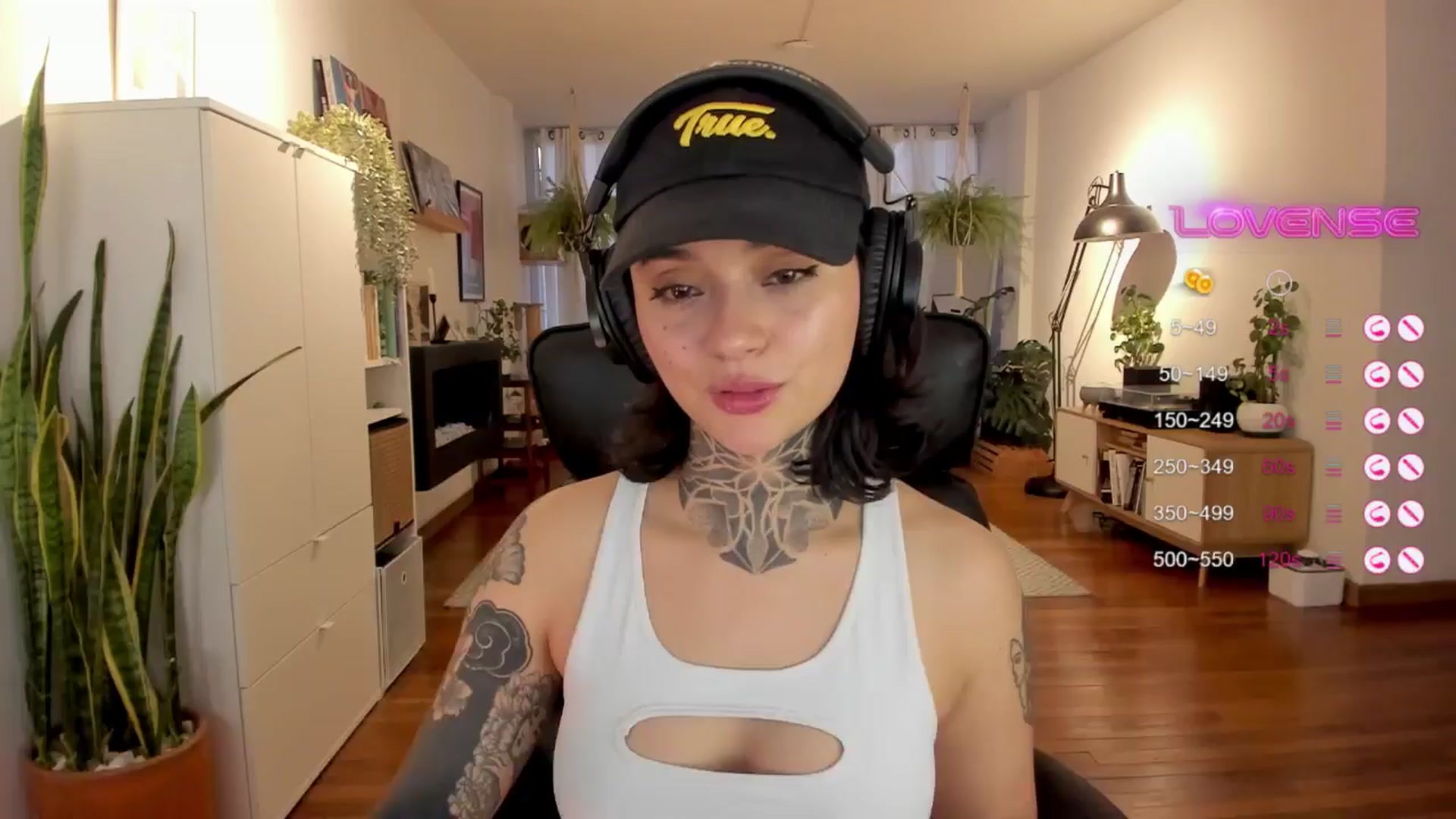 Gallery image thumbnail from Ysabeau's myfreecams stream on, 08/29/2024, 23:37 image 18 of 20