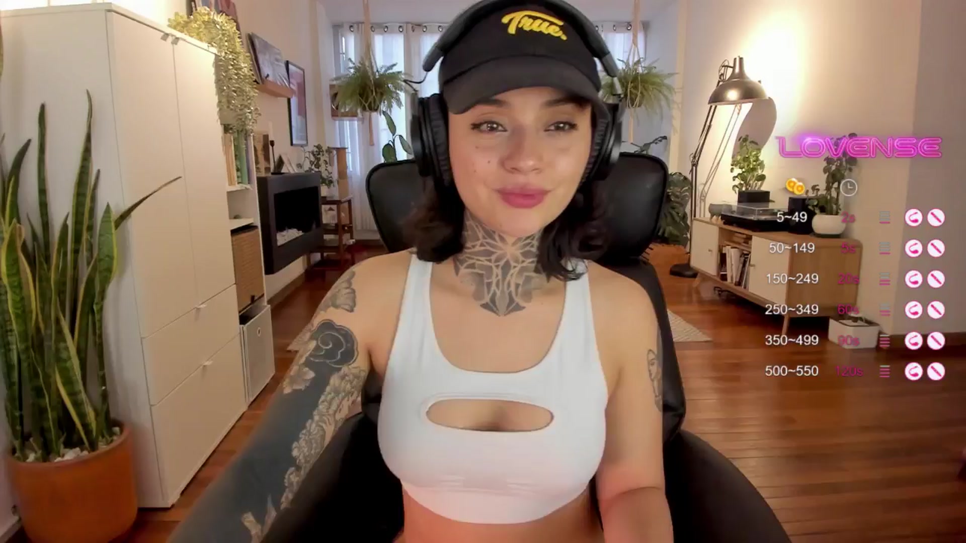Gallery image thumbnail from Ysabeau's myfreecams stream on, 08/29/2024, 23:37 image 17 of 20