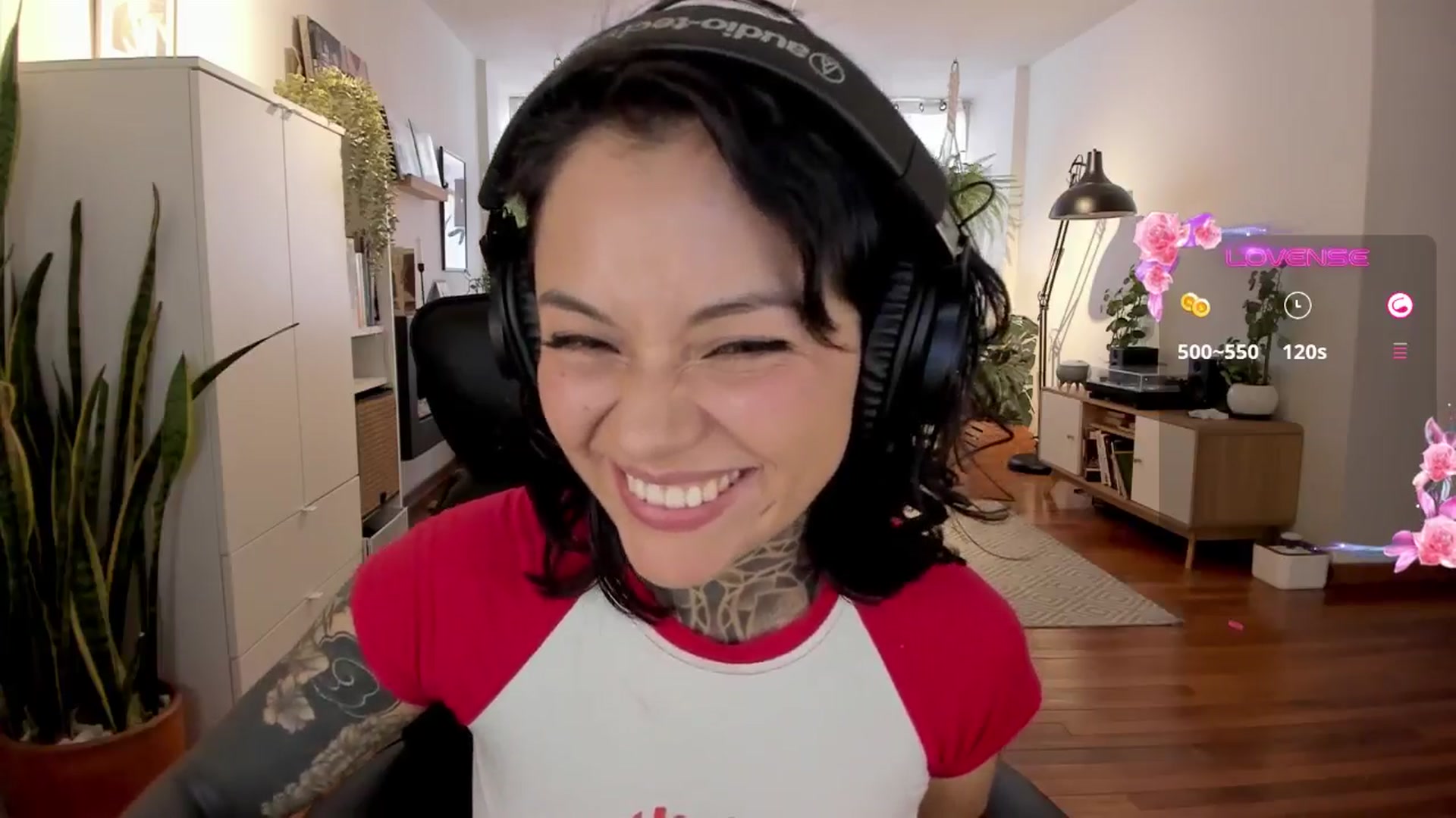 Gallery image thumbnail from Ysabeau's myfreecams stream on, 09/17/2024, 06:03 image 9 of 20