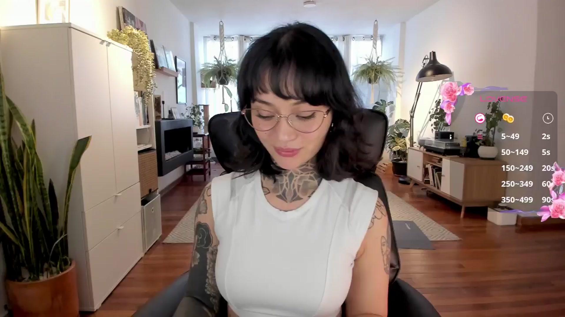 Gallery image thumbnail from Ysabeau's myfreecams stream on, 09/23/2024, 22:40 image 19 of 20