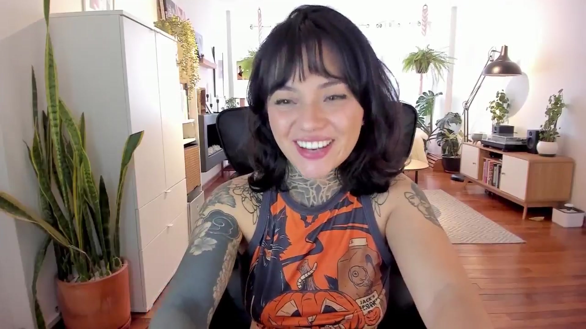 Gallery image thumbnail from Ysabeau's myfreecams stream on, 10/19/2024, 17:39 image 11 of 20