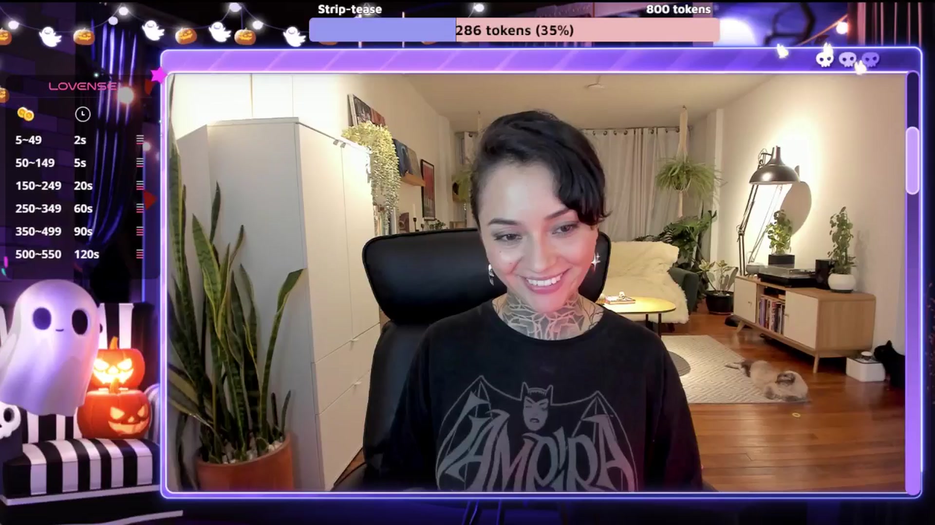Gallery image thumbnail from Ysabeau's myfreecams stream on, 10/28/2024, 23:41 image 16 of 20