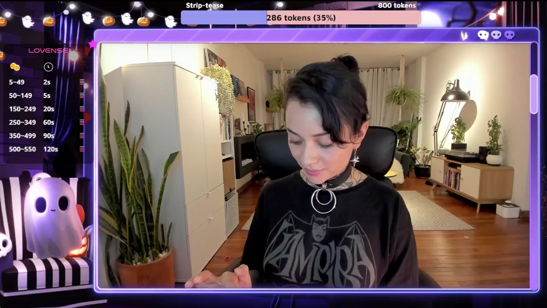 Gallery image thumbnail from Ysabeau's myfreecams stream on, 10/28/2024, 23:41 image 5 of 20