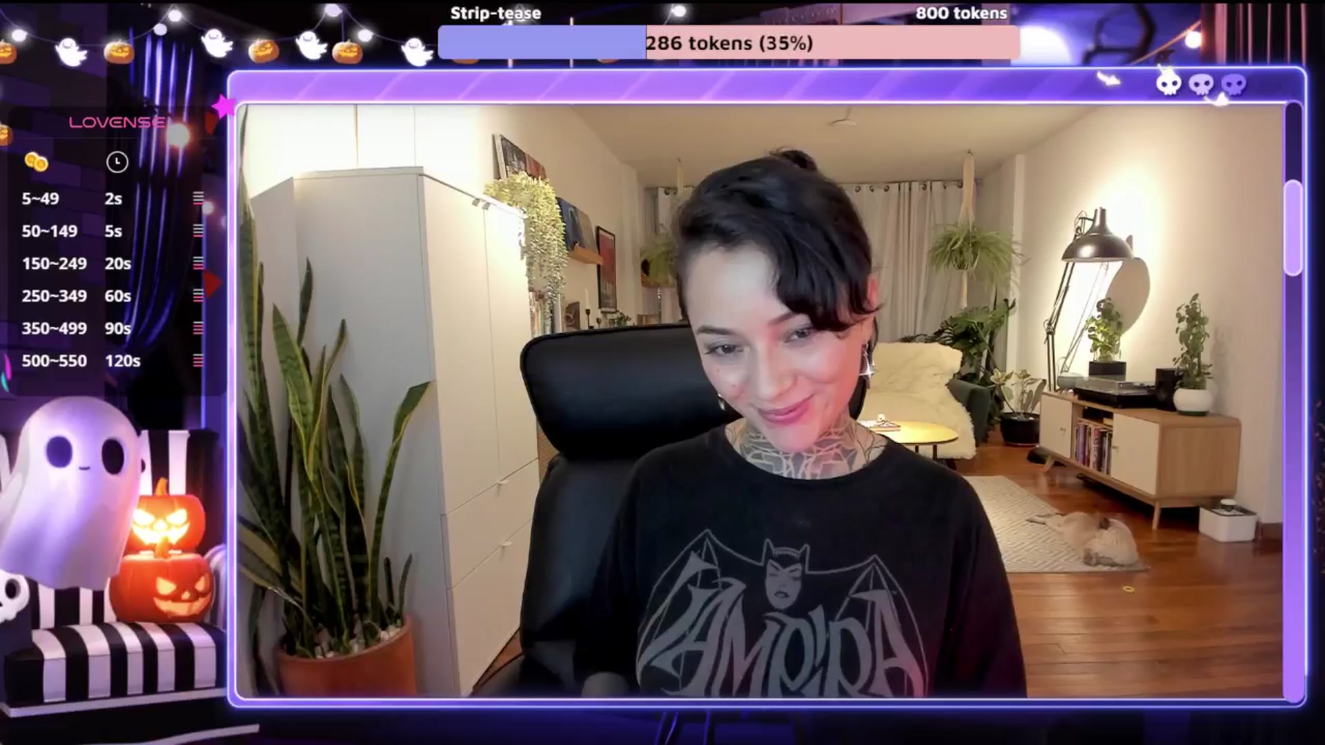 Gallery image thumbnail from Ysabeau's myfreecams stream on, 10/28/2024, 23:41 image 18 of 20