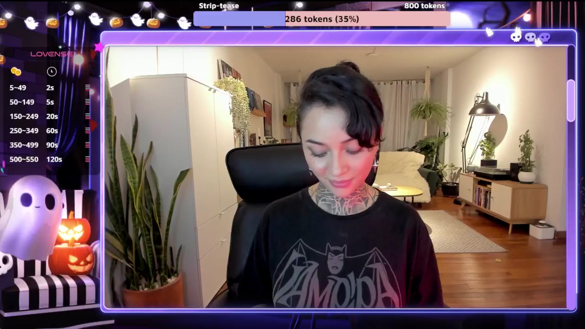 Gallery image thumbnail from Ysabeau's myfreecams stream on, 10/28/2024, 23:41 image 12 of 20